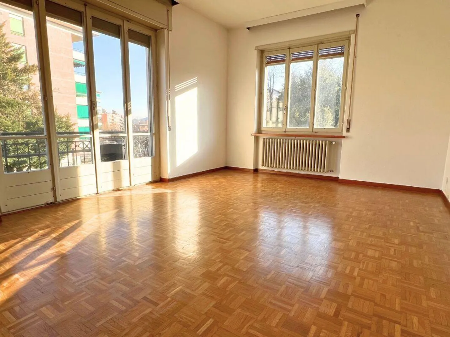 Grande propriété résidentielle-commerciale avec jardin - Photo 2 sur 13