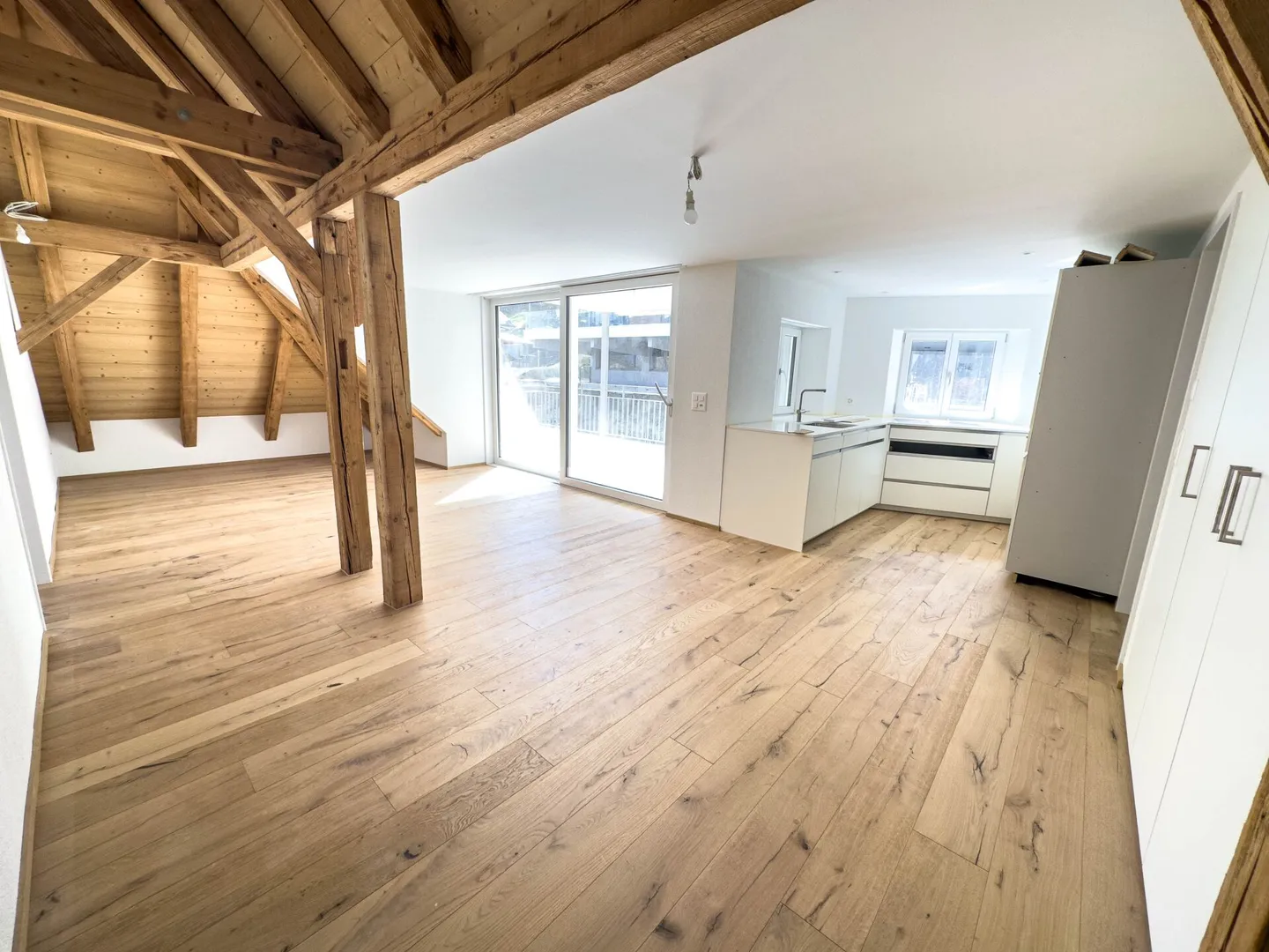 Stunning 3.5 Room Apartment in a Historic Villa for Rent. - Photo 4 of 6