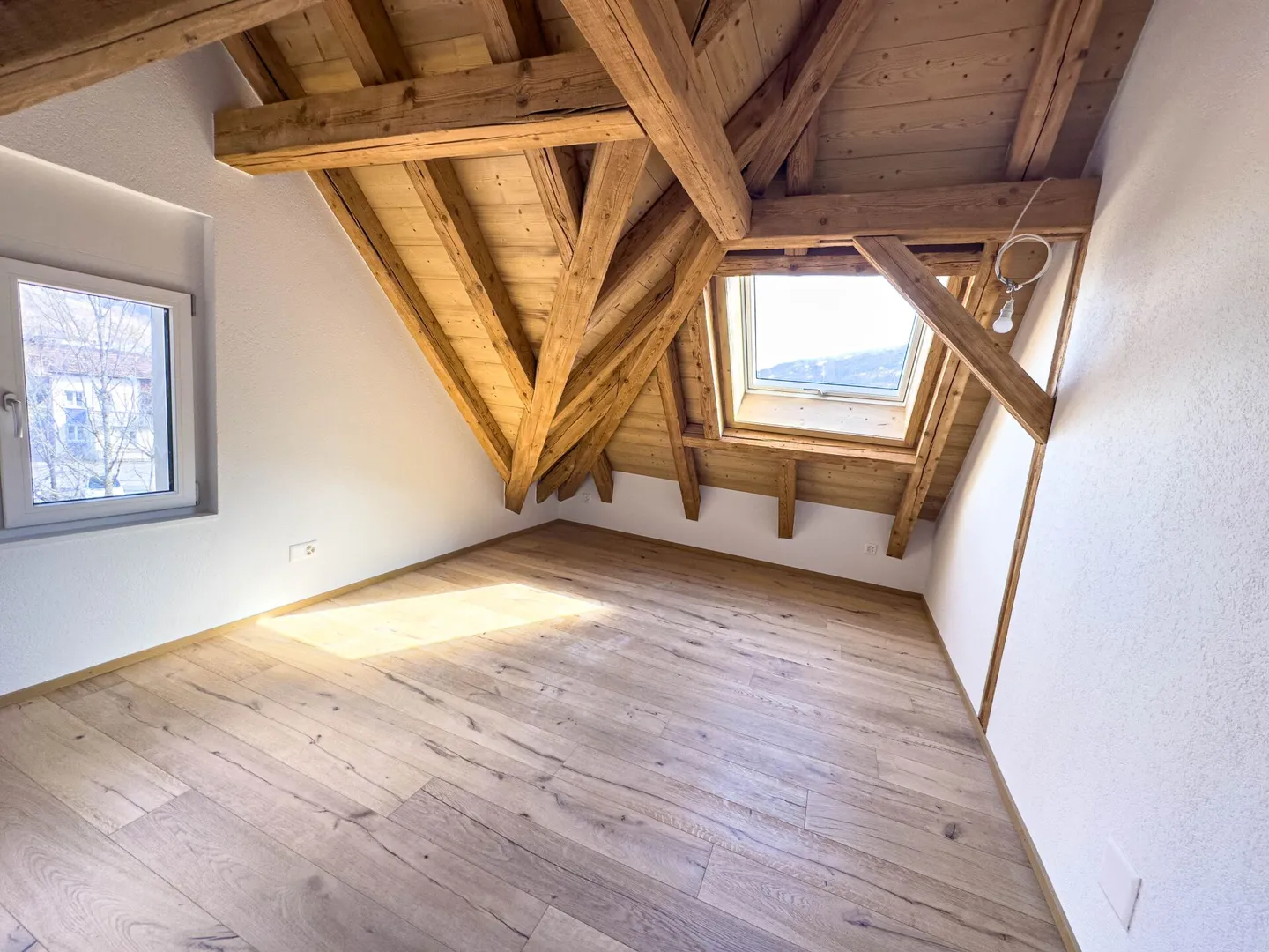 Stunning 3.5 Room Apartment in a Historic Villa for Rent. - Photo 3 of 6