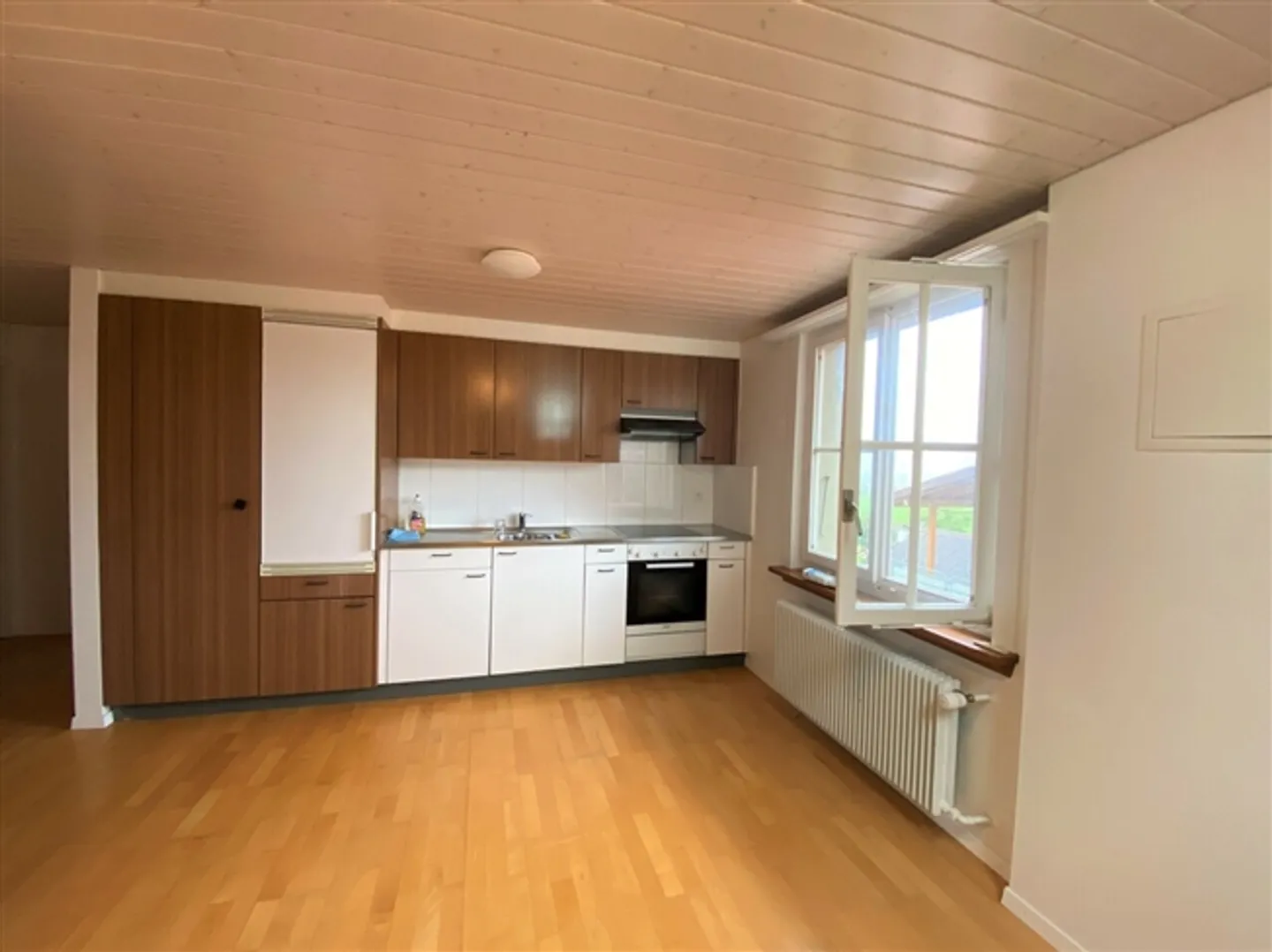 Appartement de 4 pièces à louer au 1er / 2ème étage - Photo 2 sur 7