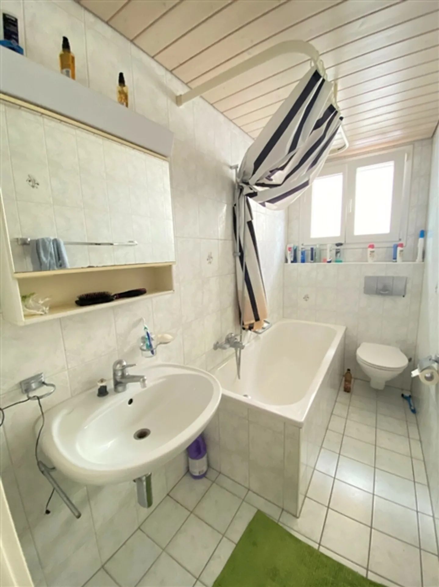 Appartement de 4 pièces à louer au 1er / 2ème étage - Photo 3 sur 7