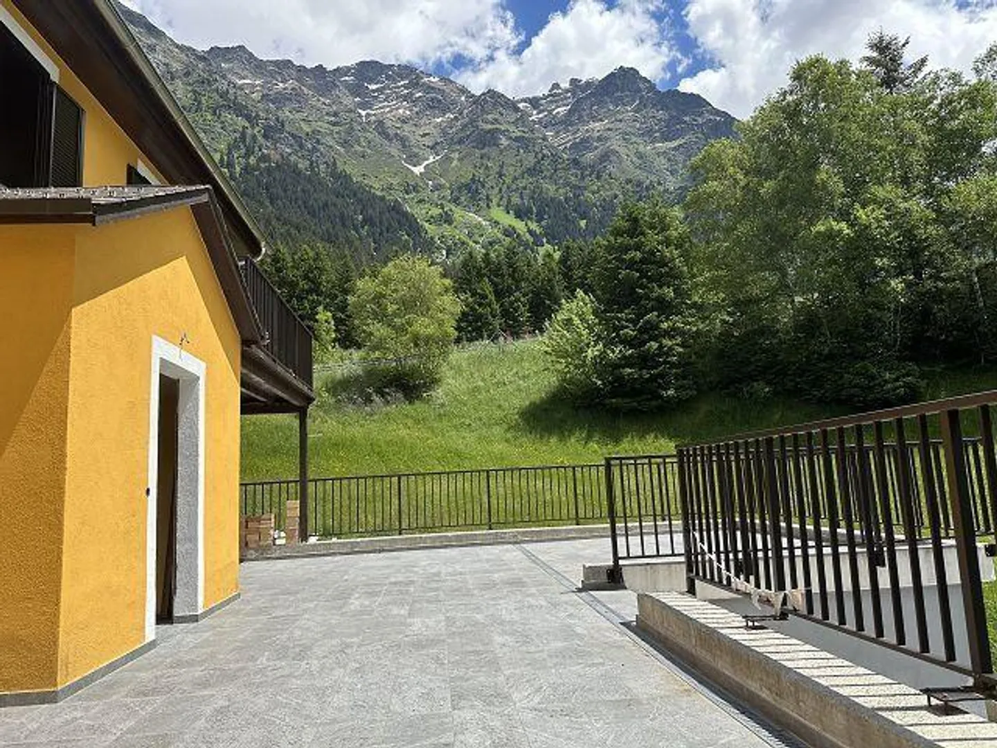 Hotel Moesa in a very quiet, sunny location with a view - Photo 21 of 34