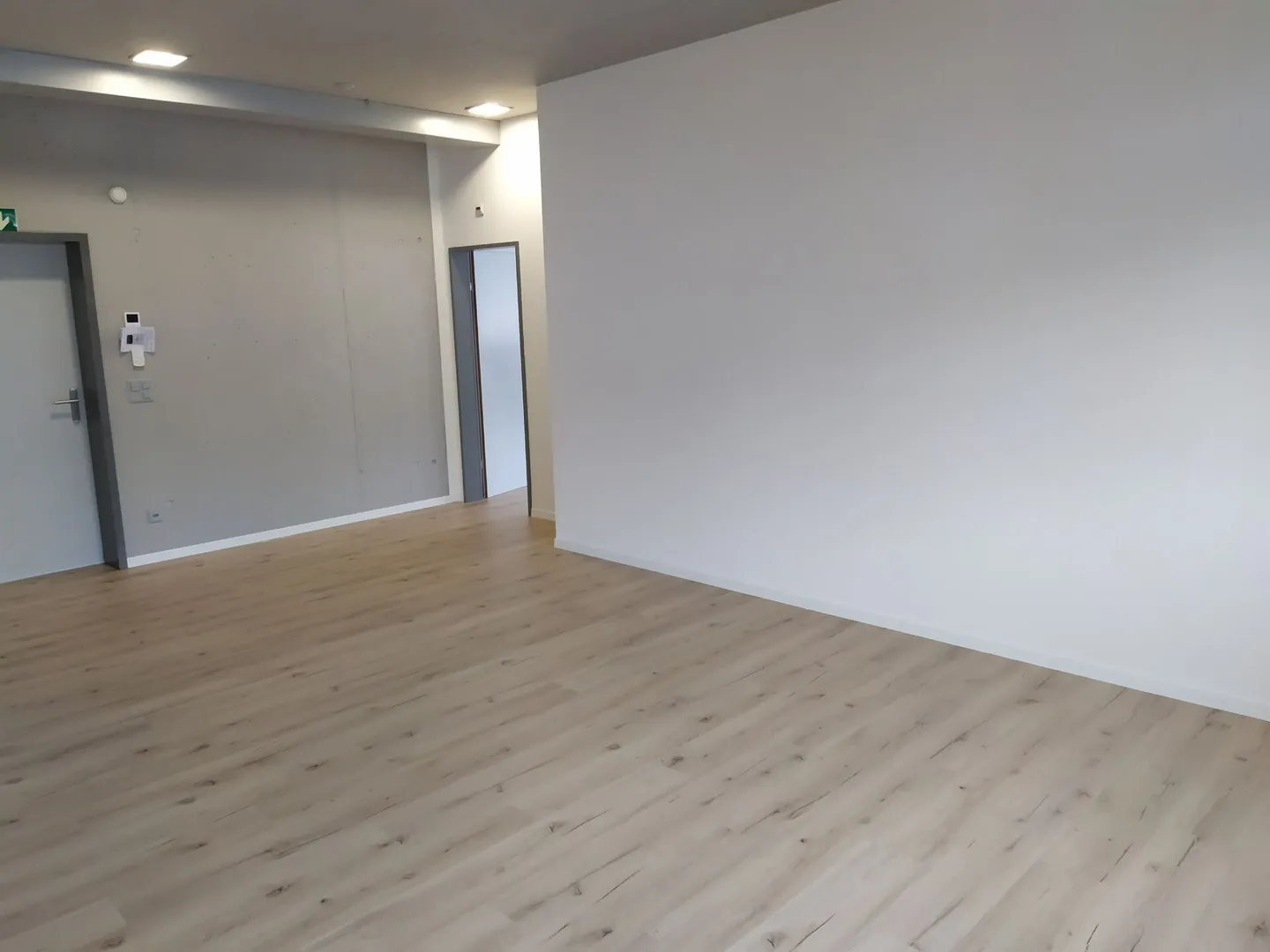 Spazio ufficio 77m² - Foto 5 di 8