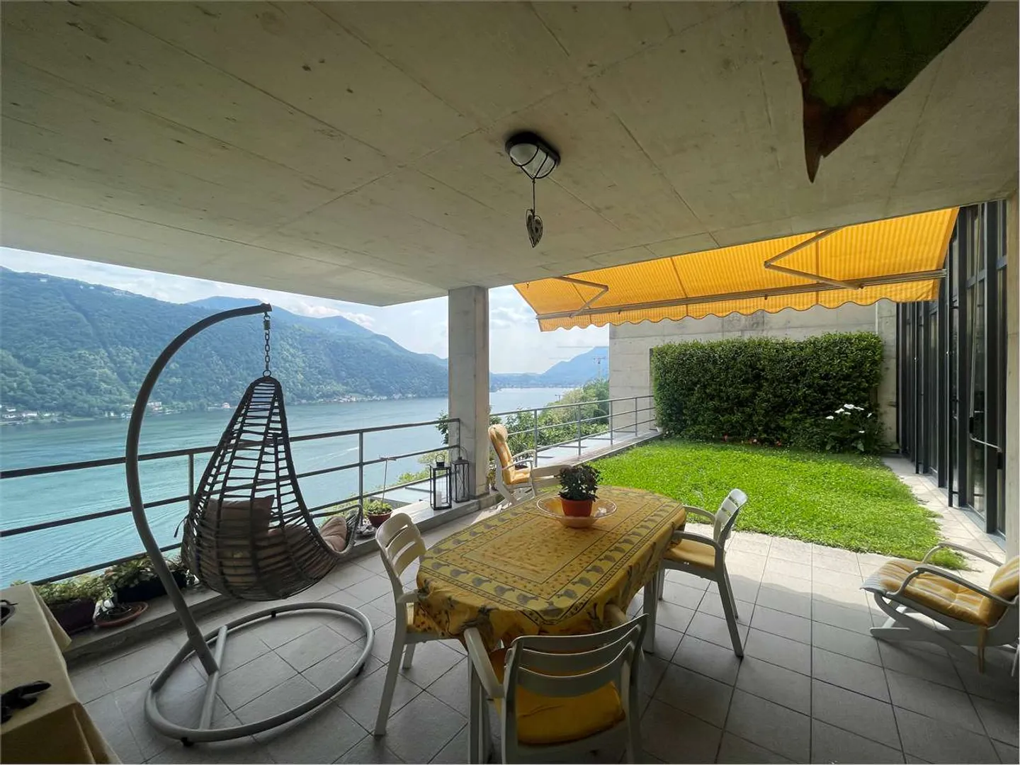 Villa moderna con vista mozzafiato sul lago - Foto 4 di 9