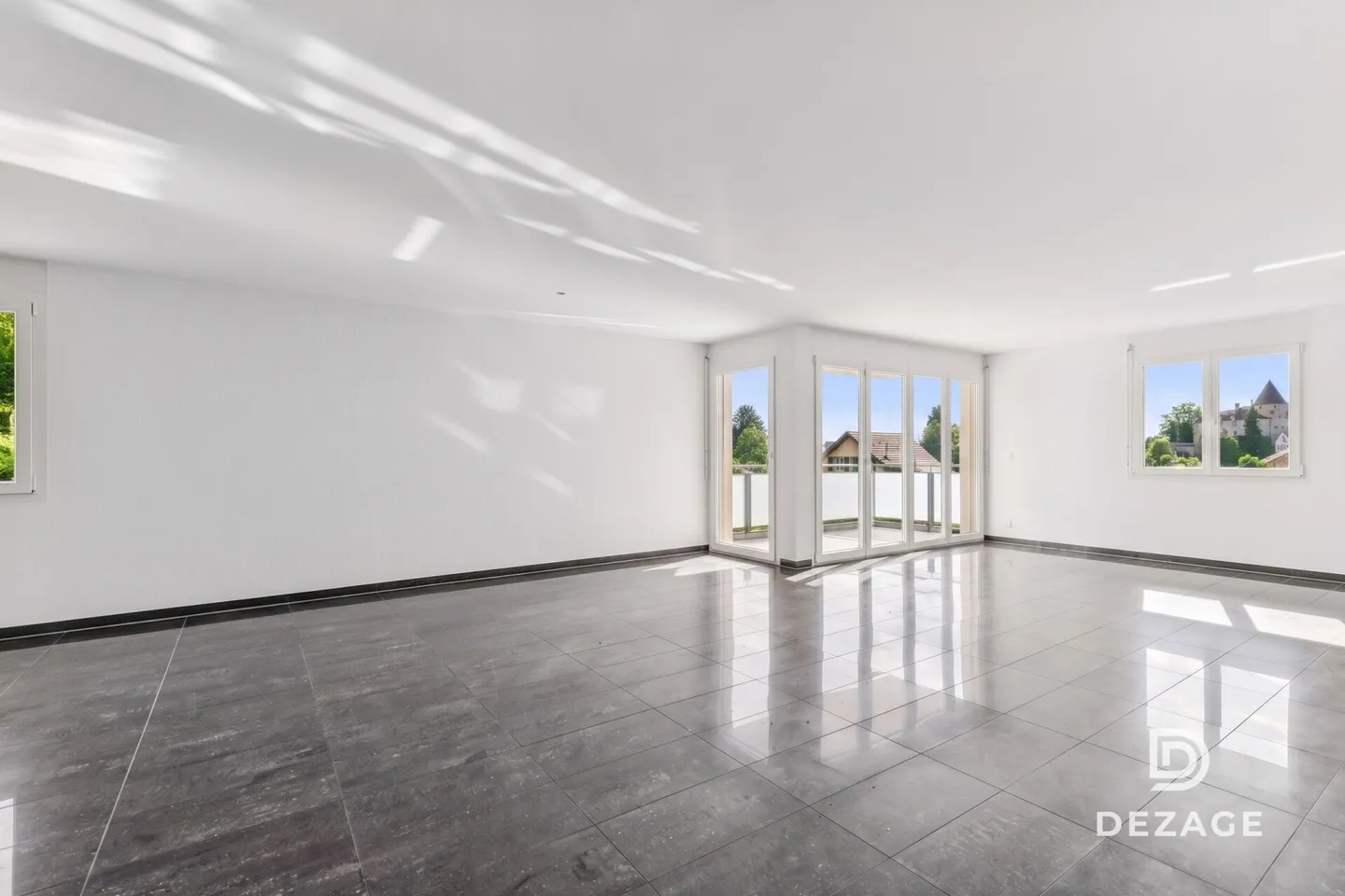 Ampio appartamento familiare con balcone coperto e vista sul Castello di Oron! - Foto 3 di 12