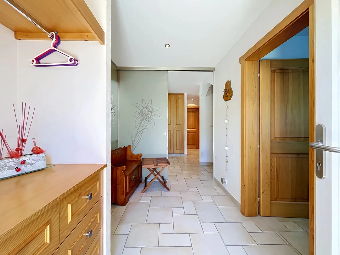 Geräumige Villa in ruhiger Lage - Foto 5 von 12