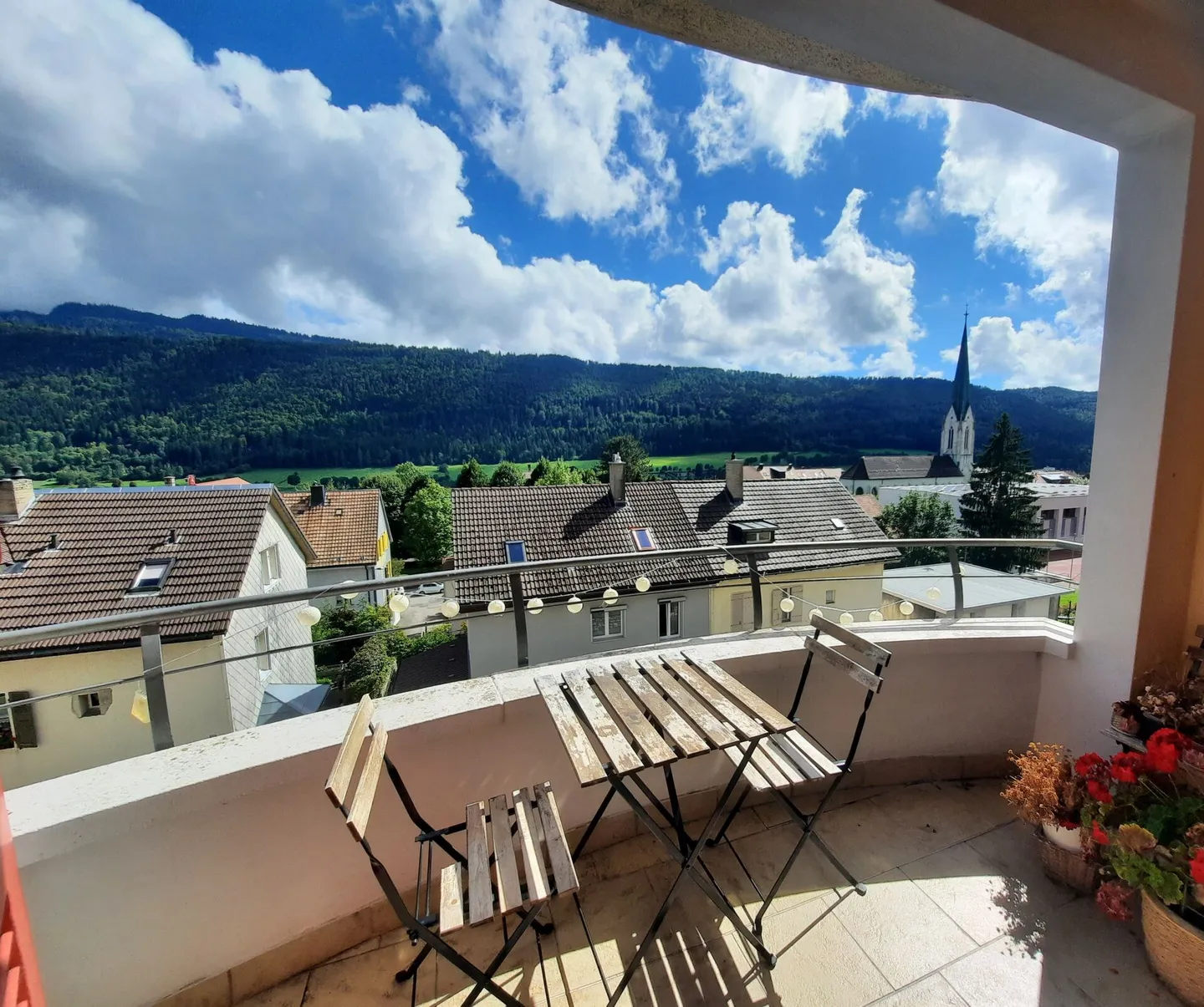 St-Imier, Beautiful 4.5-room apartment with balcony - ideally located - Photo 1 of 7