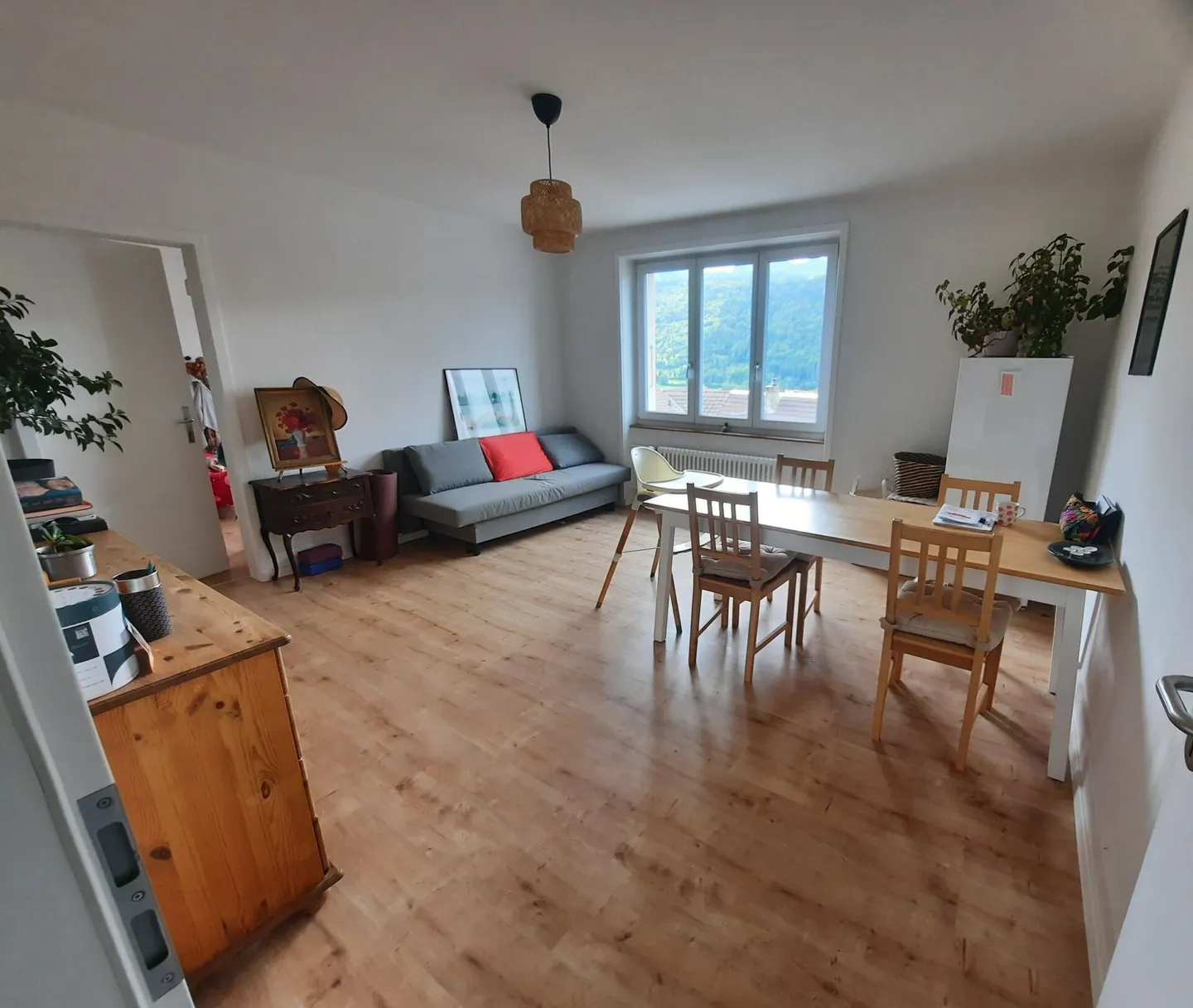 St-Imier, Beautiful 4.5-room apartment with balcony - ideally located - Photo 4 of 7