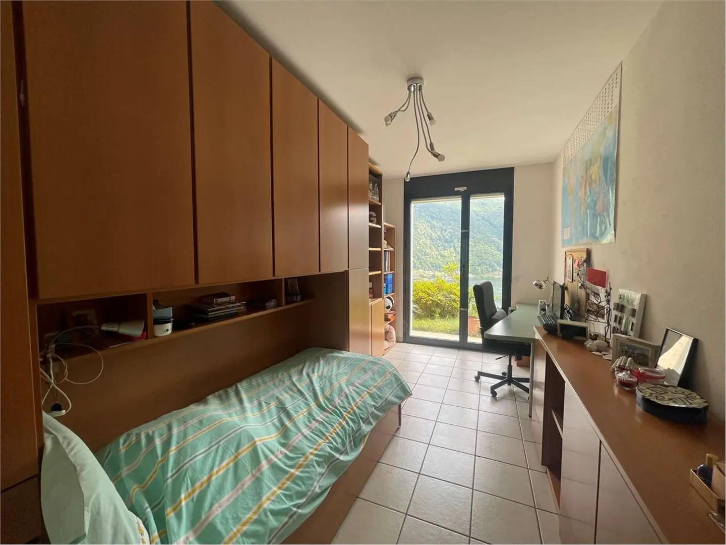 Villa moderna con vista mozzafiato sul lago - Foto 8 di 9