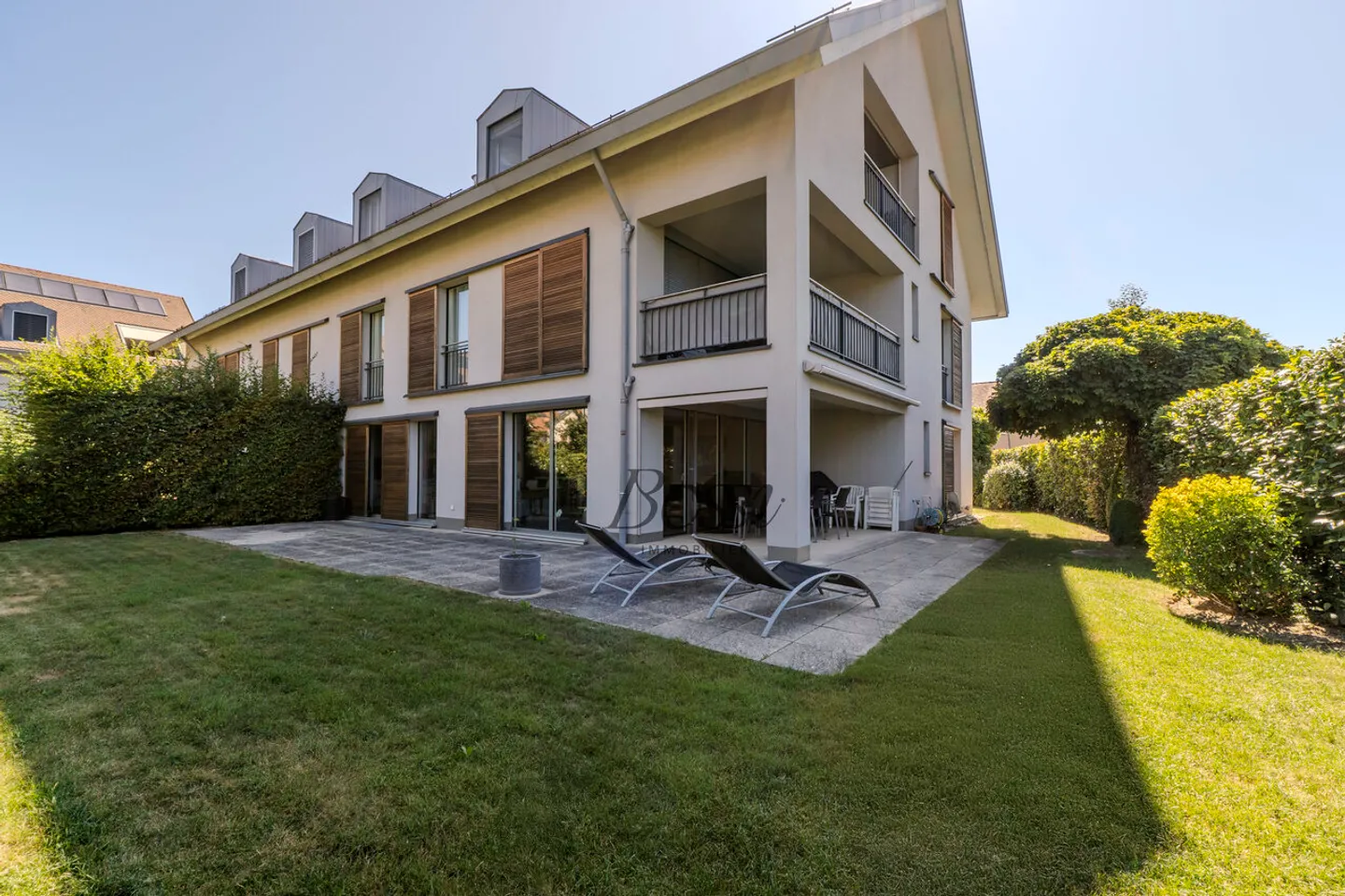 Comfort e serenità: appartamento 5 locali con giardino privato - Foto 1 di 11