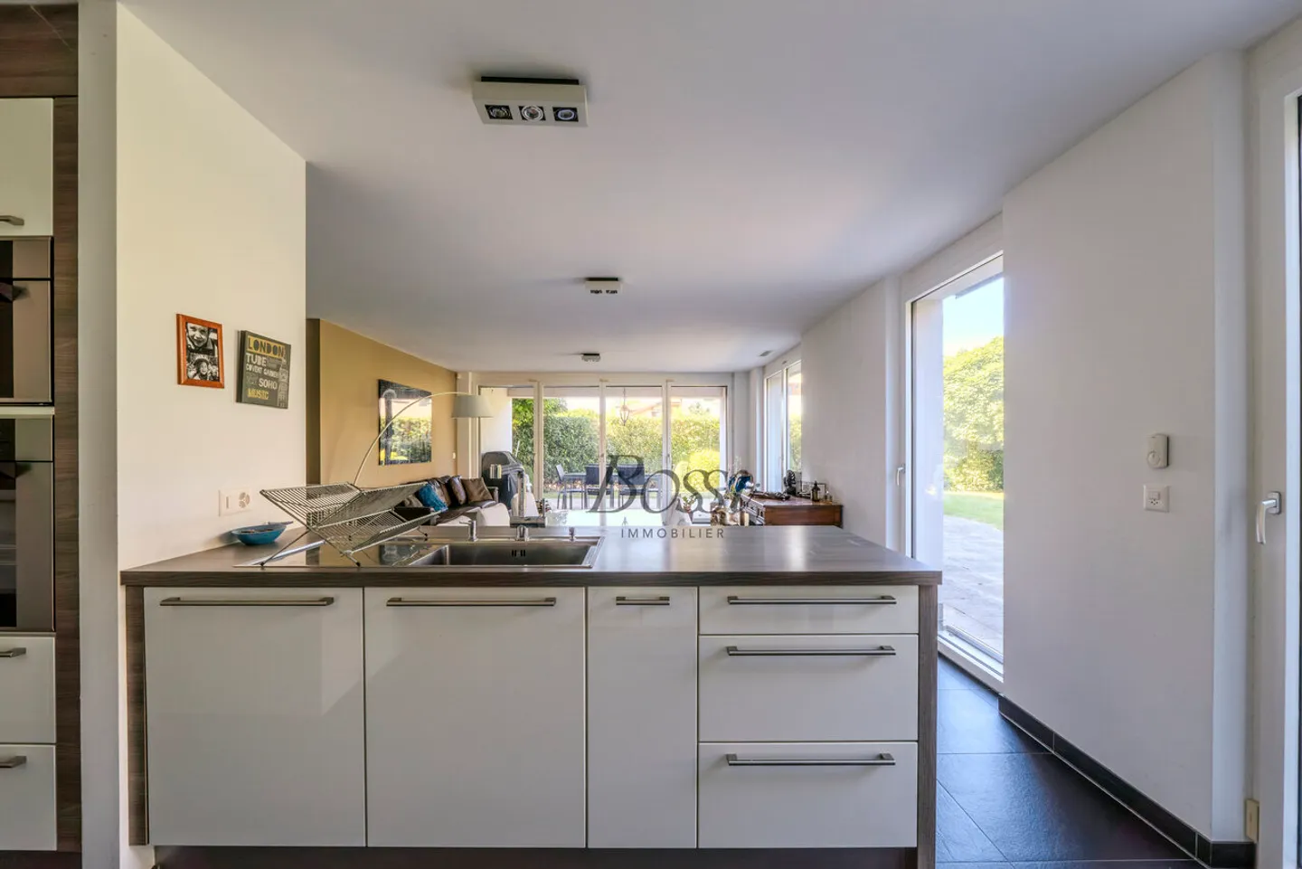 Comfort e serenità: appartamento 5 locali con giardino privato - Foto 3 di 11