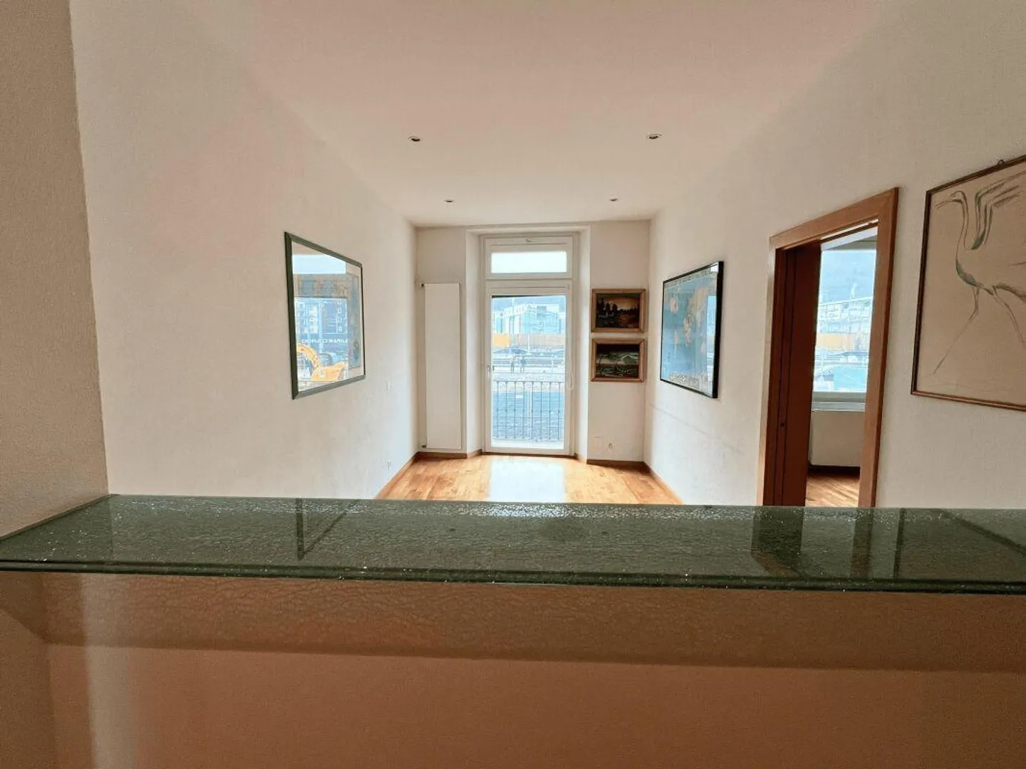 Zu verkaufen elegantes Apartment im Zentrum von Chiasso, das als Büros genutzt wird - Foto 4 von 10