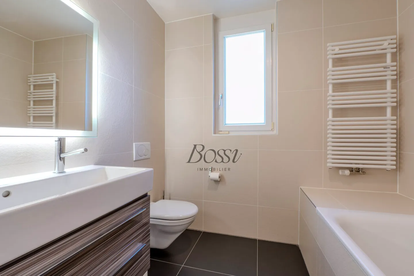 Comfort e serenità: appartamento 5 locali con giardino privato - Foto 9 di 11