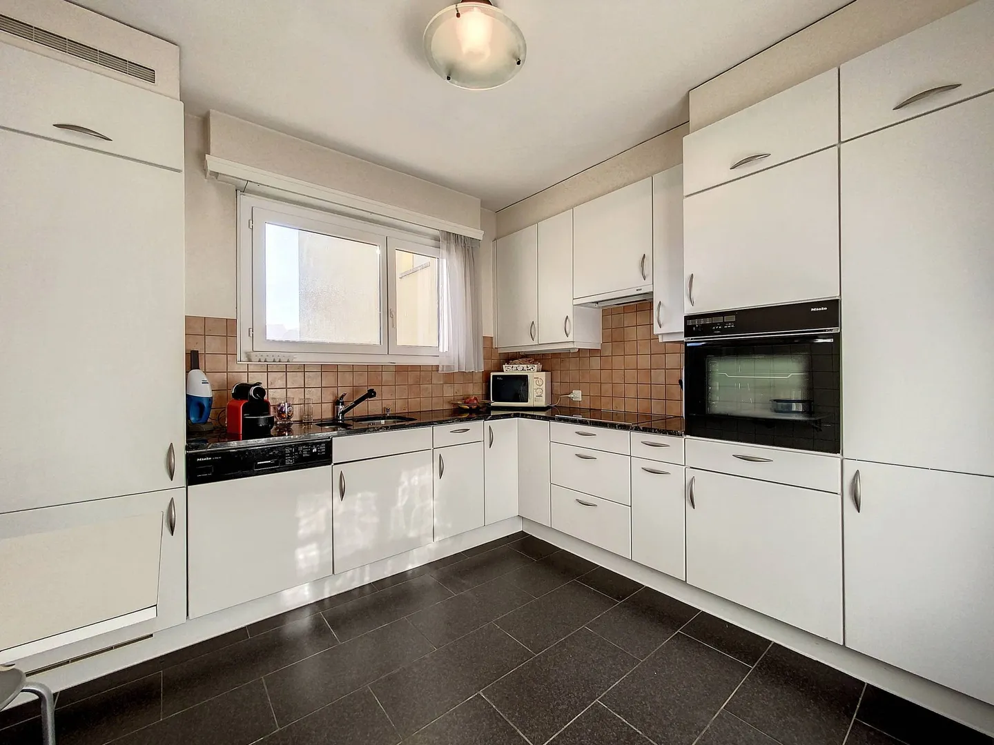 Bellissimo appartamento di 4,5 stanze con vista mozzafiato sul lago - Foto 5 di 10