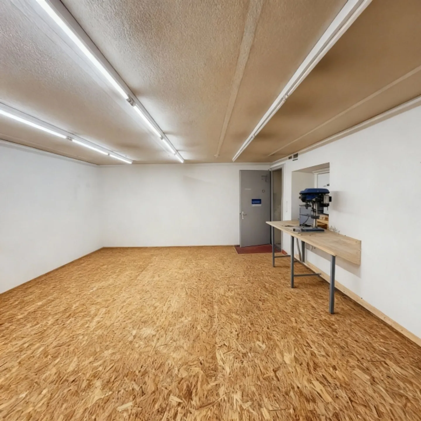 Espace de vente, de restauration ou de bureau attrayant à la gare de Näfels-Mollis. - Photo 8 sur 11