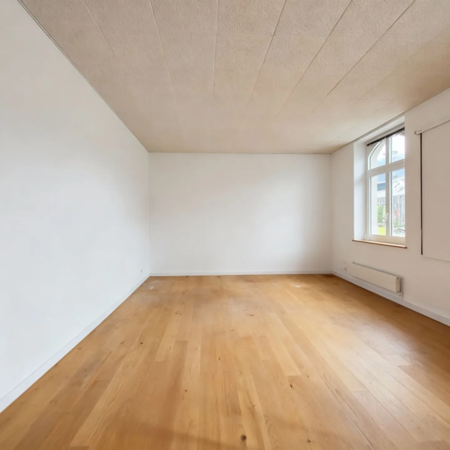 Espace de vente, de restauration ou de bureau attrayant à la gare de Näfels-Mollis. - Photo 3 sur 11