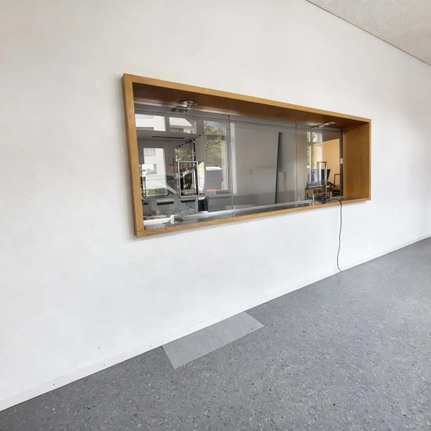 Espace de vente, de restauration ou de bureau attrayant à la gare de Näfels-Mollis. - Photo 7 sur 11