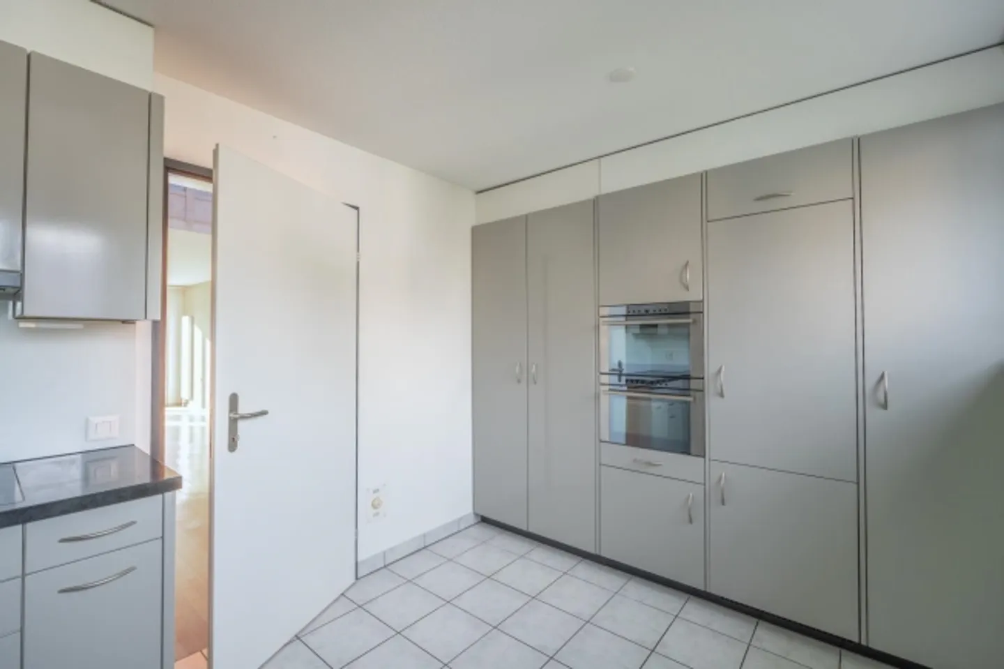 6.5-room apartment with double garage - Photo 7 of 10