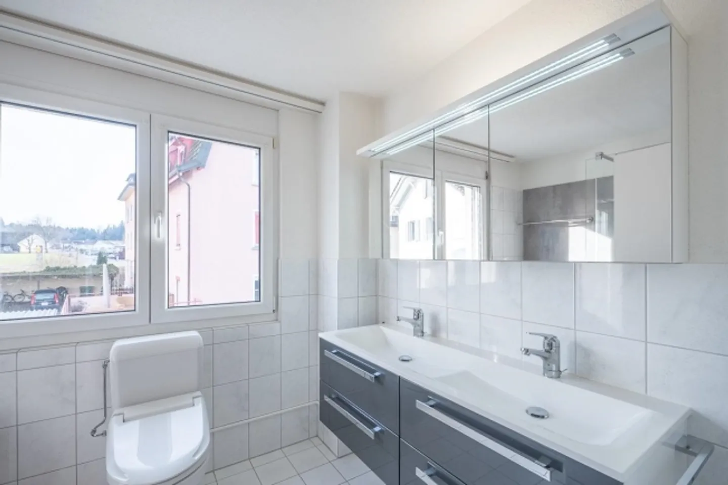 6.5-room apartment with double garage - Photo 8 of 10