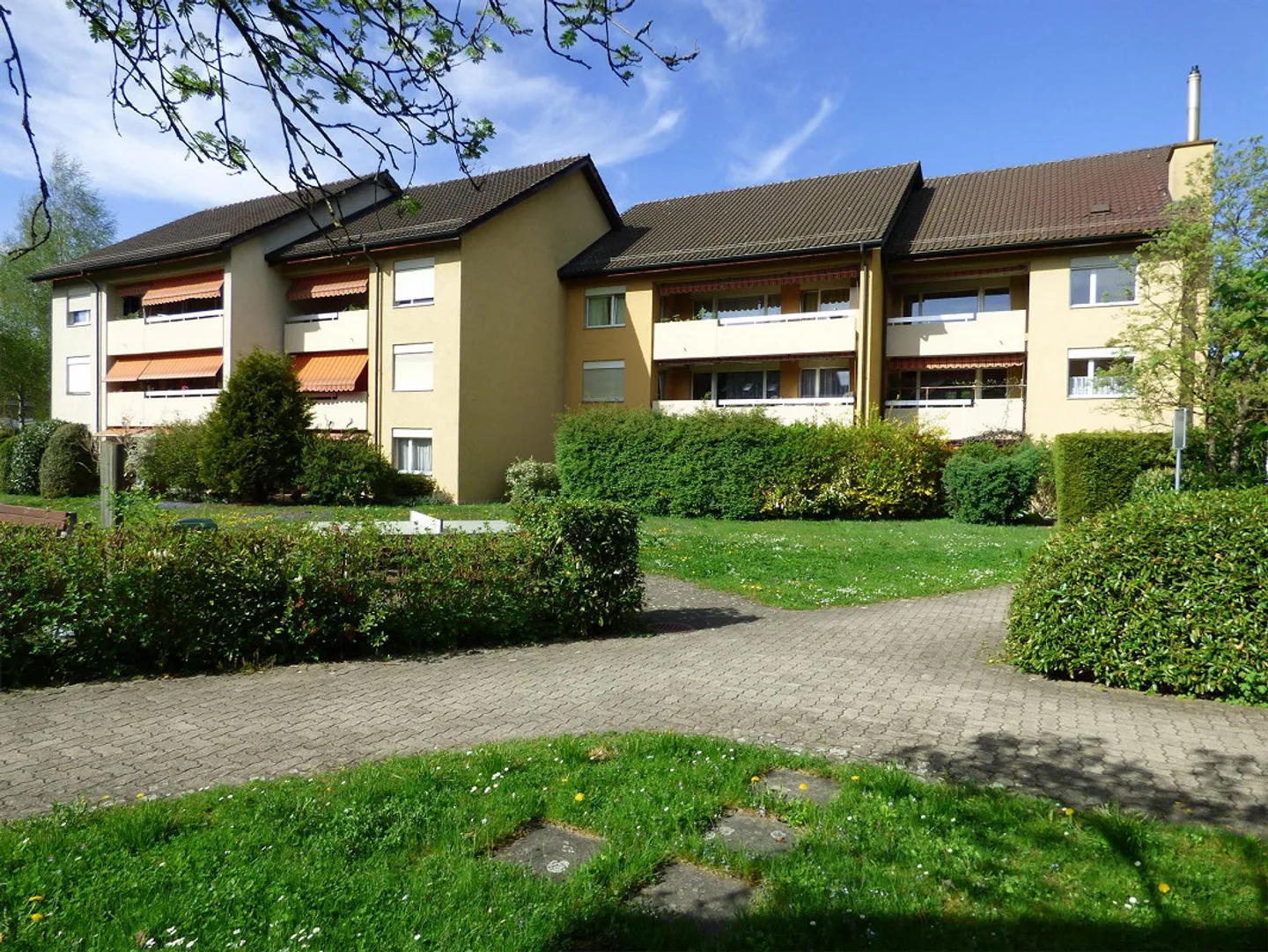 Living in a family-friendly environment in a central location - Photo 2 of 2