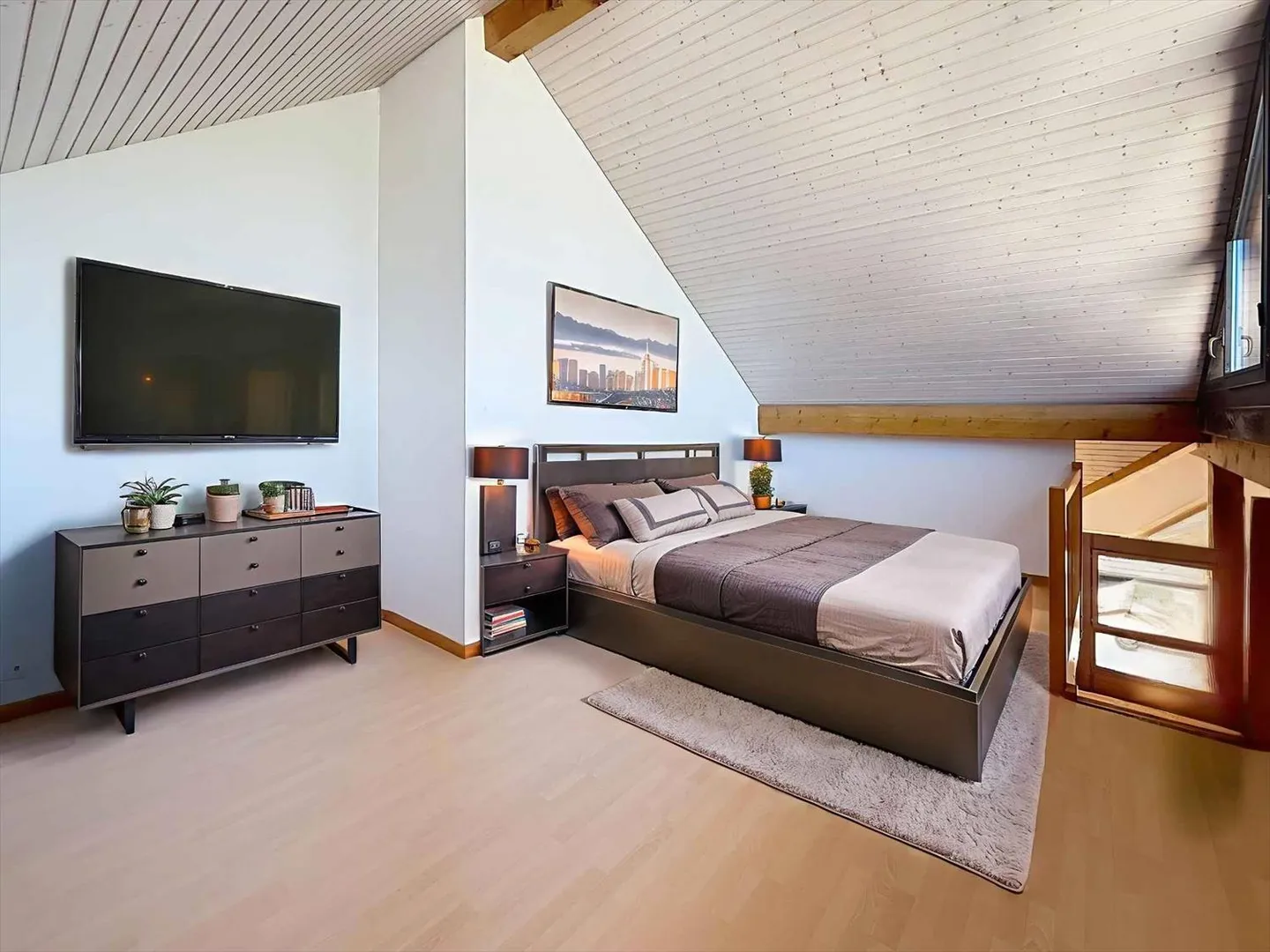 Bright Loft-Style Apartment - Photo 2 of 10