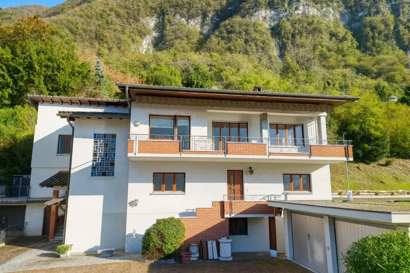 Grande maison sur le lac - Photo 1 sur 10