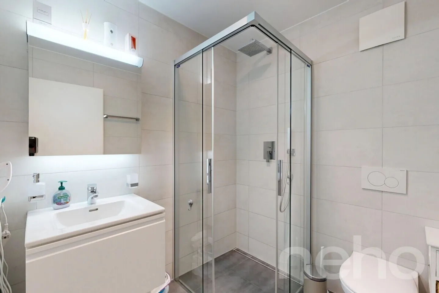 A bright apartment with garden in a peaceful setting! - Photo 8 of 13