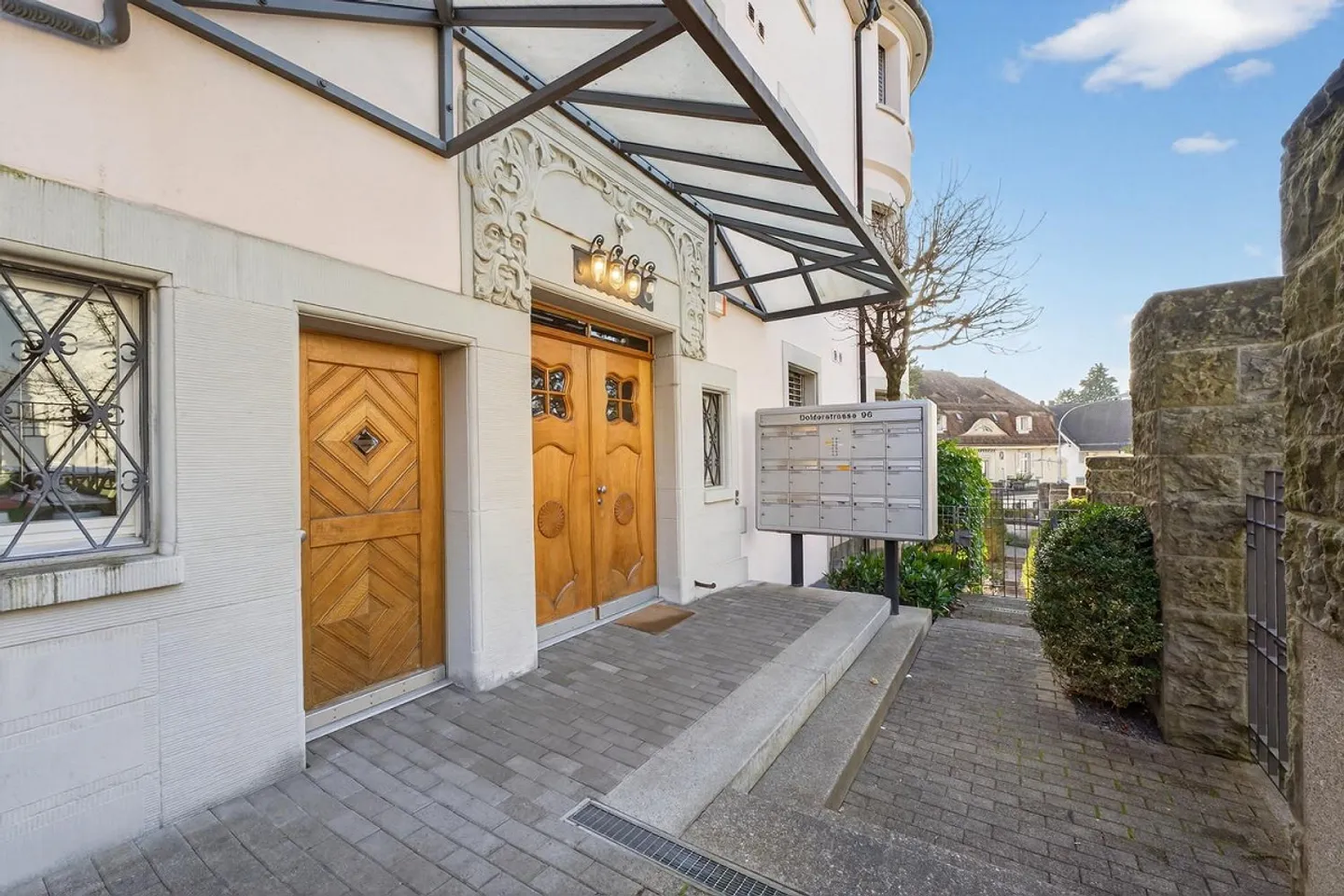 Exclusive, furnished 3.5-room apartment on Zurichberg with lake view - Photo 4 of 13