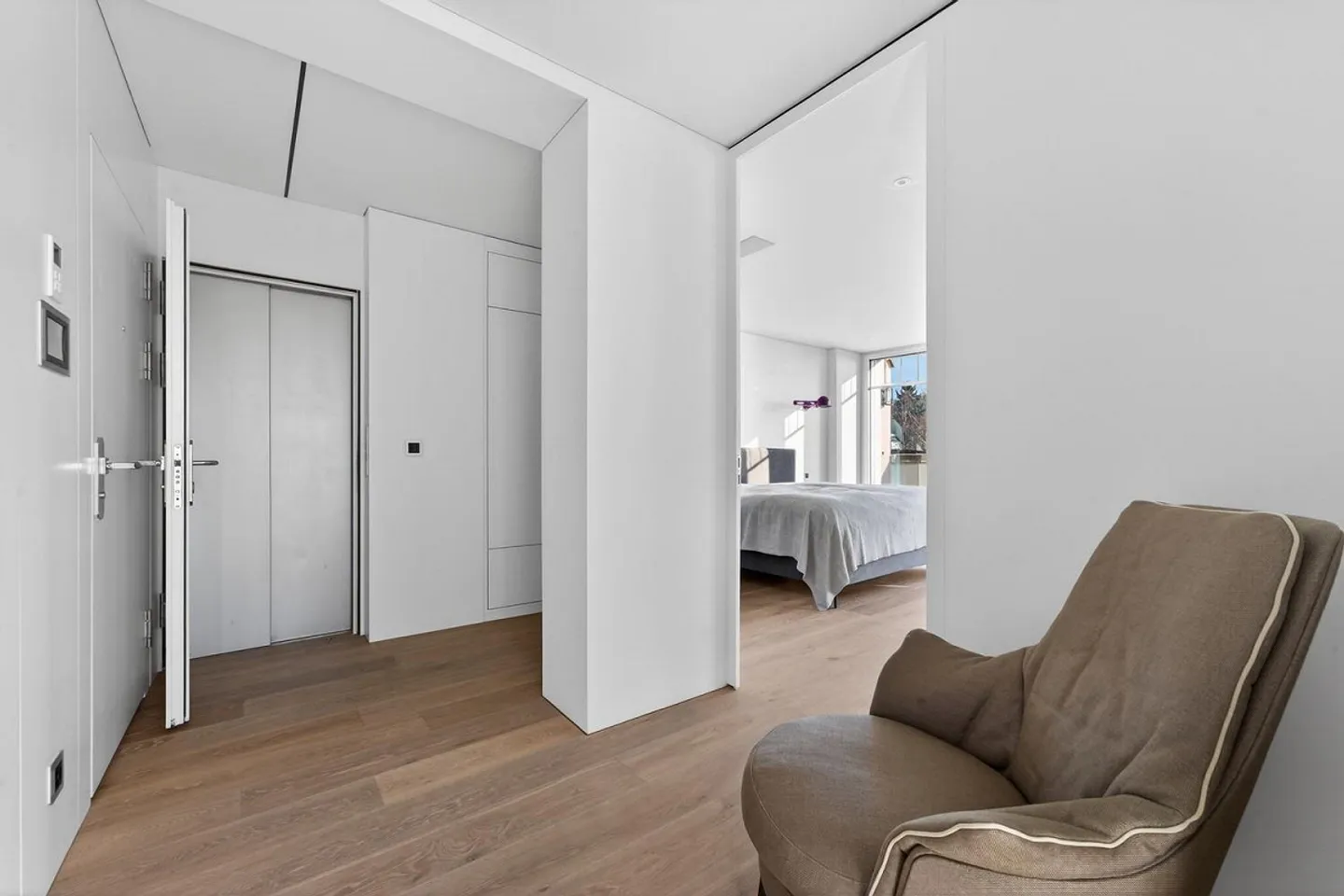 Exclusive, furnished 3.5-room apartment on Zurichberg with lake view - Photo 6 of 13