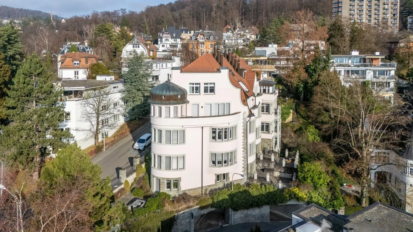 Exclusive, furnished 3.5-room apartment on Zurichberg with lake view - Photo 3 of 13