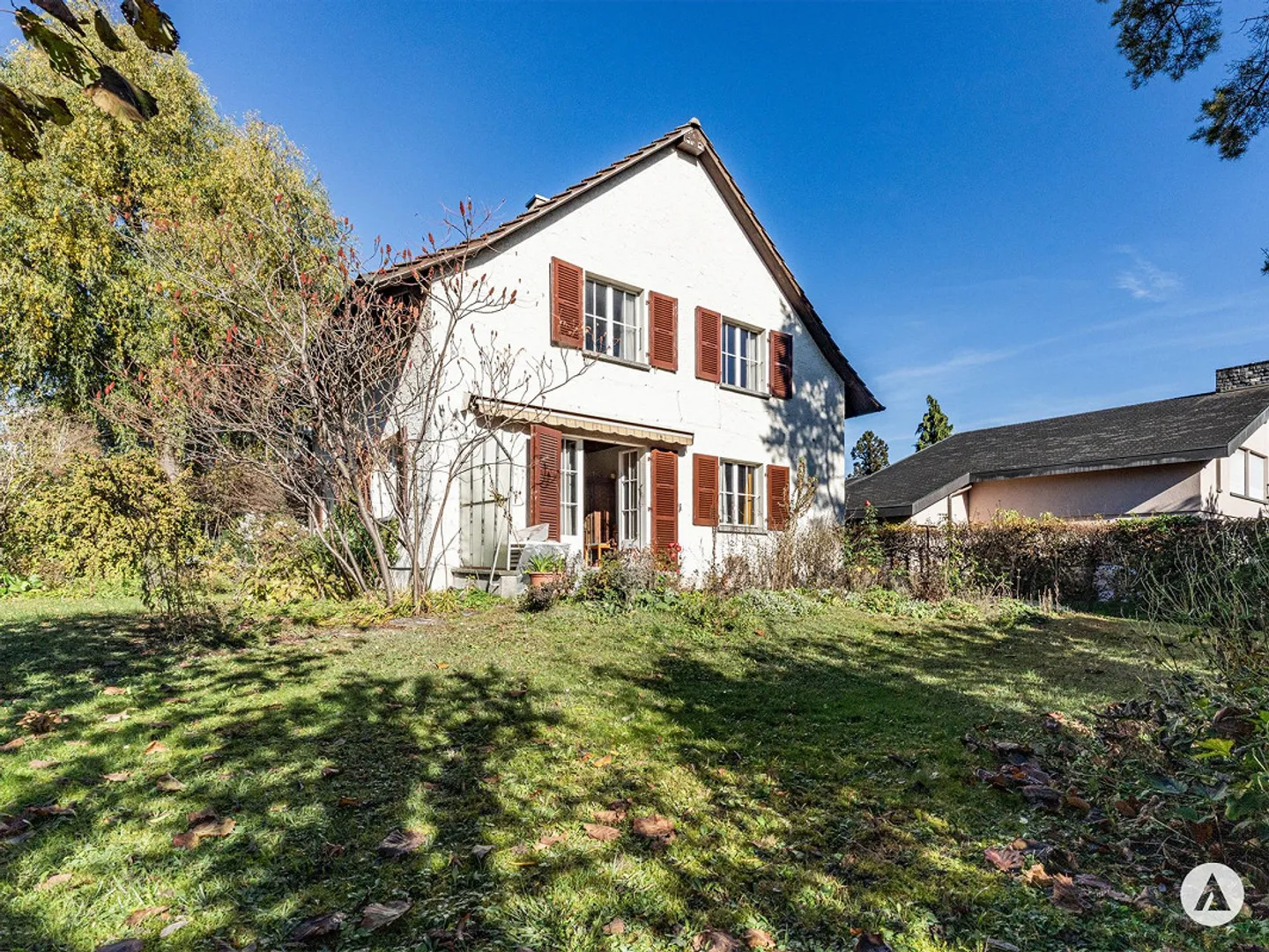 Sanierungs­bedürftiges Haus an beliebter Lage - Foto 1 von 13