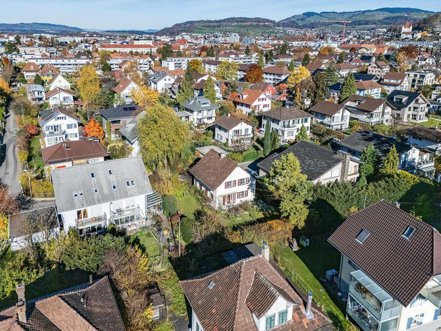 Sanierungs­bedürftiges Haus an beliebter Lage - Foto 2 von 13