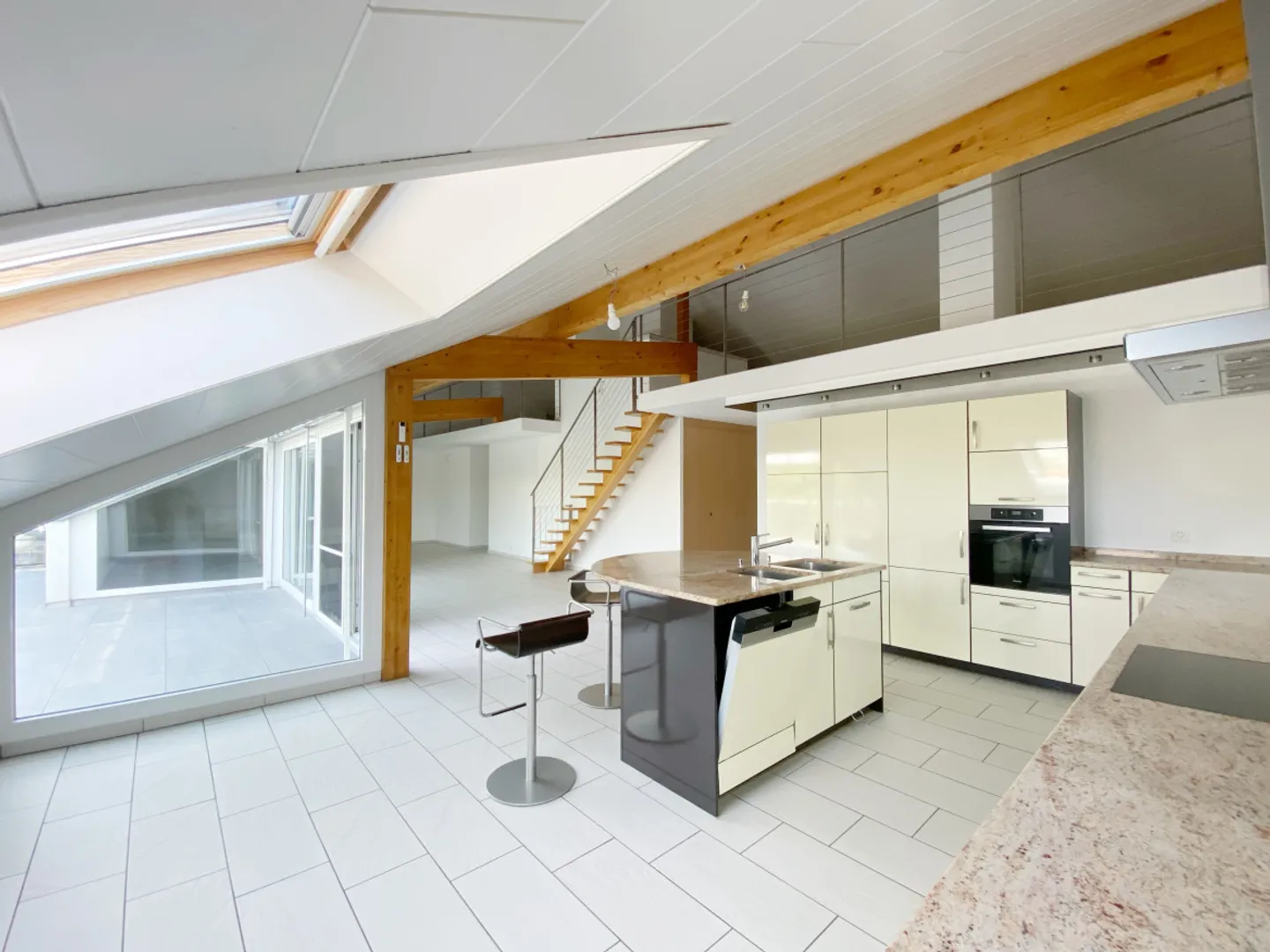 Superbe Appartement Attique - Photo 4 sur 13