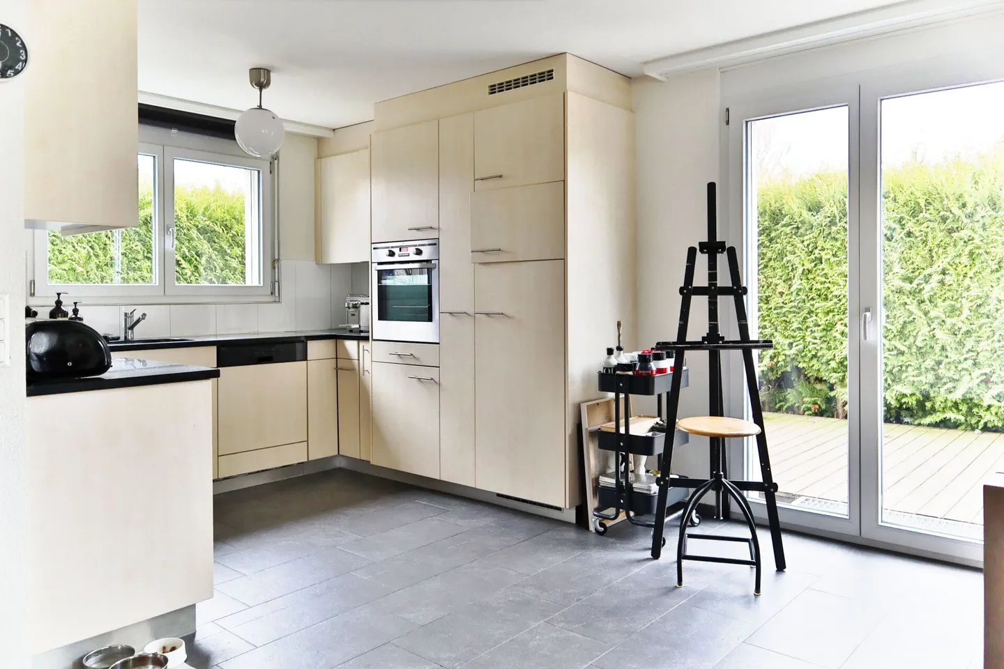 Charming 6.5-room corner house with two terraces and sunny garden - Photo 6 of 14