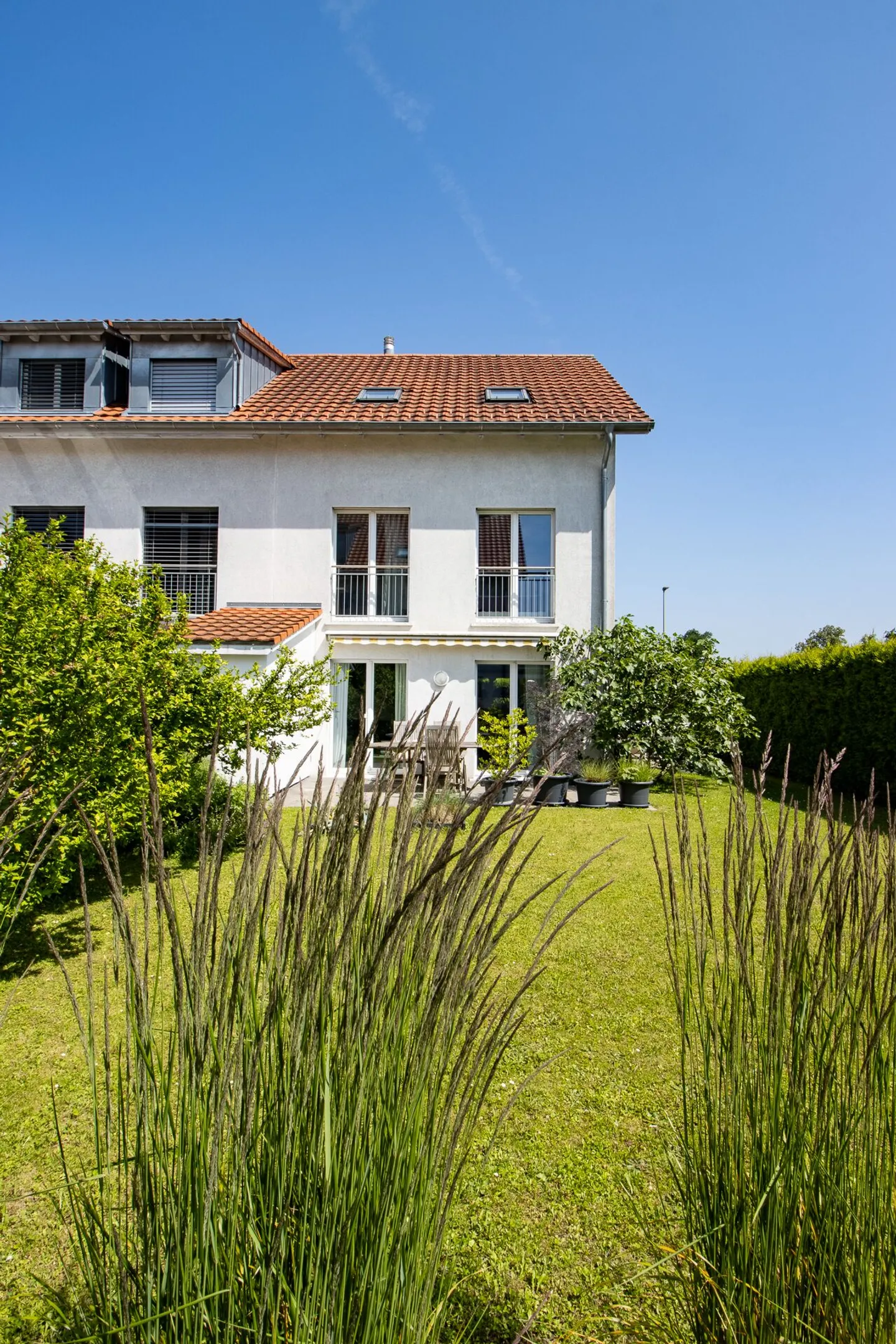 Charming 6.5-room corner house with two terraces and sunny garden - Photo 12 of 14