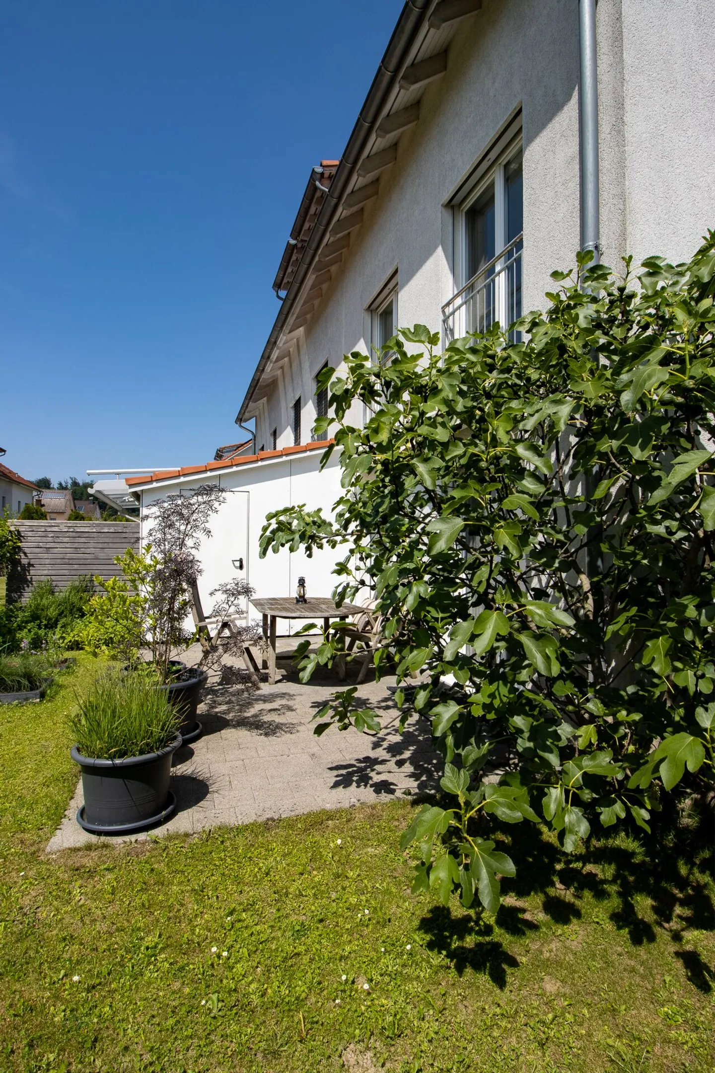 Charming 6.5-room corner house with two terraces and sunny garden - Photo 13 of 14