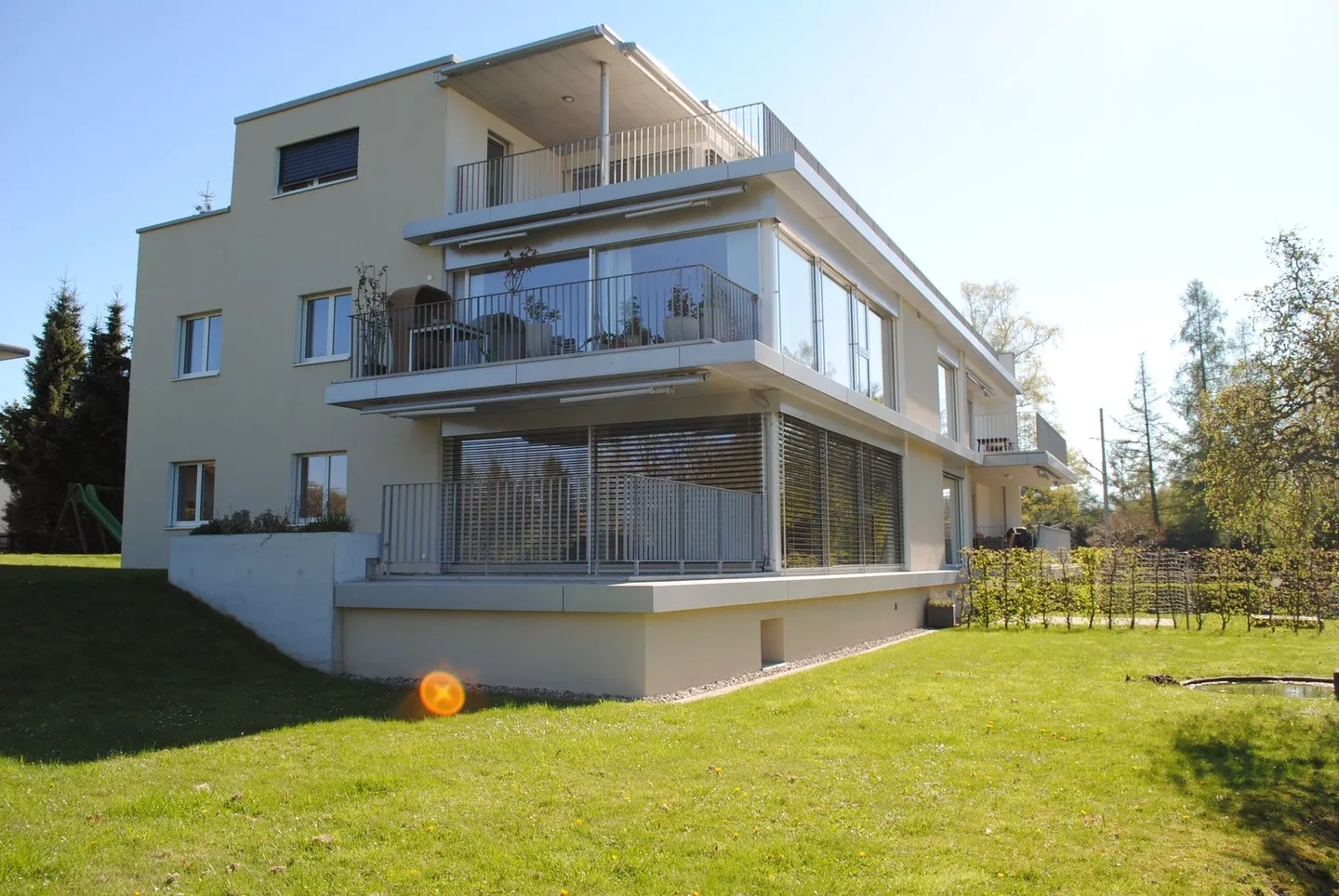 Stylish 3 1/2 Room Apartment - Photo 1 of 8