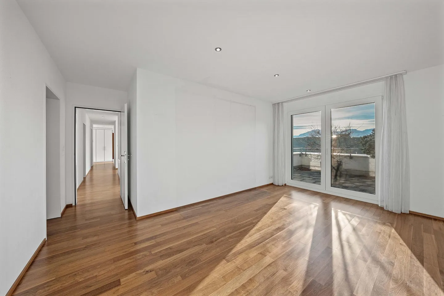 4.5-Room Penthouse Apartment - Photo 6 of 12