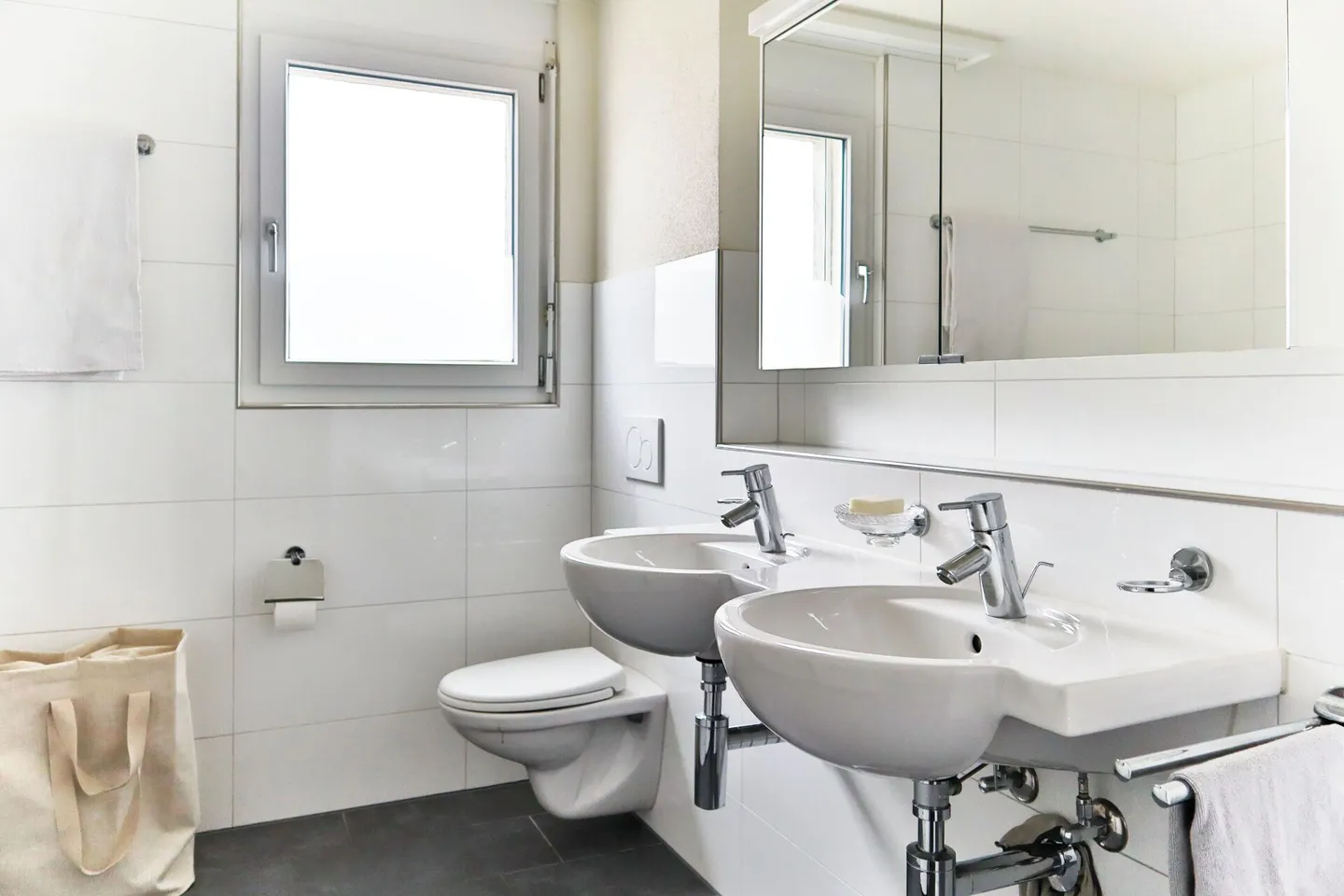 Charming 6.5-room corner house with two terraces and sunny garden - Photo 9 of 14