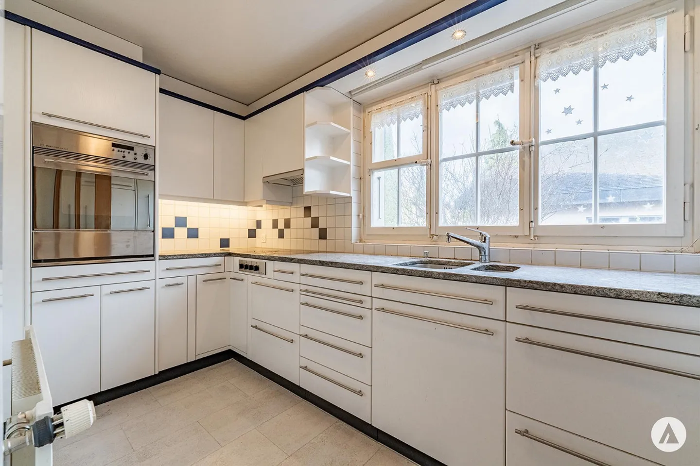 Sanierungs­bedürftiges Haus an beliebter Lage - Foto 10 von 13