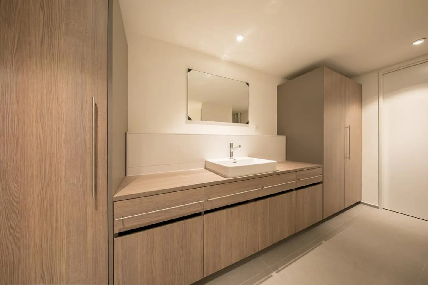 Modern Apartment for Rent - Photo 9 of 11