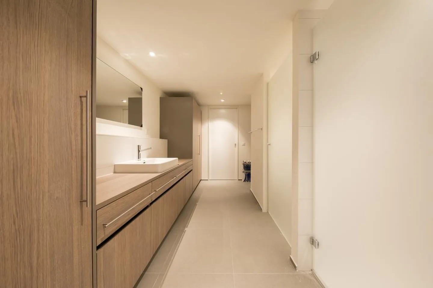 Modern Apartment for Rent - Photo 10 of 11