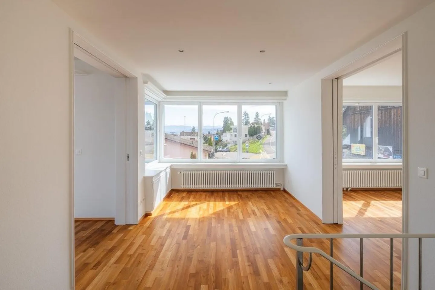 Living with Zurich Lake Panorama - Renovated Single-Family House in Kilchberg - Photo 2 of 12