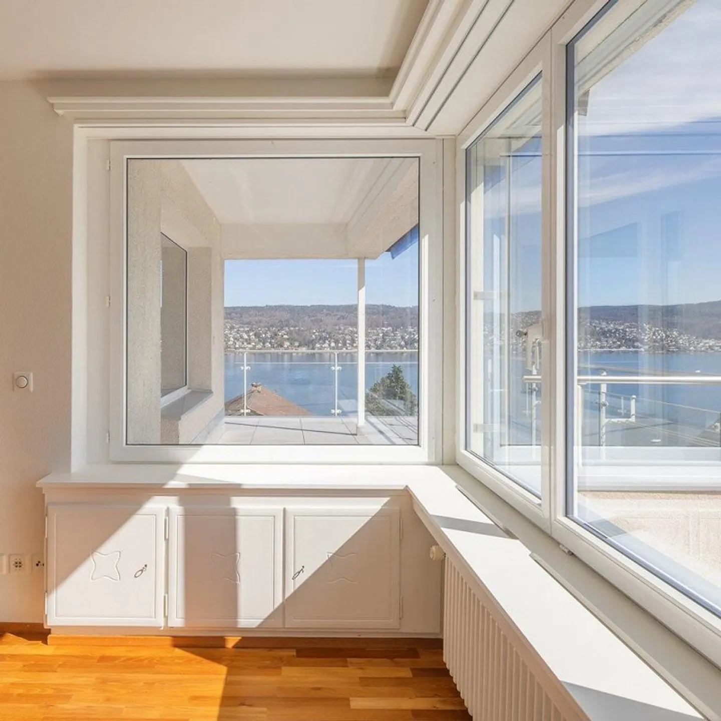 Living with Zurich Lake Panorama - Renovated Single-Family House in Kilchberg - Photo 5 of 12