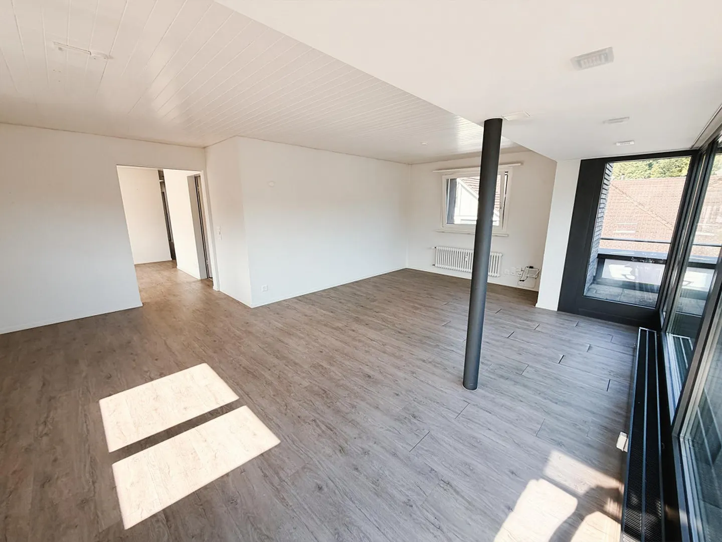 Appartamento attico attraente di 4,5 stanze vicino a Coop Wattwil - Foto 3 di 15