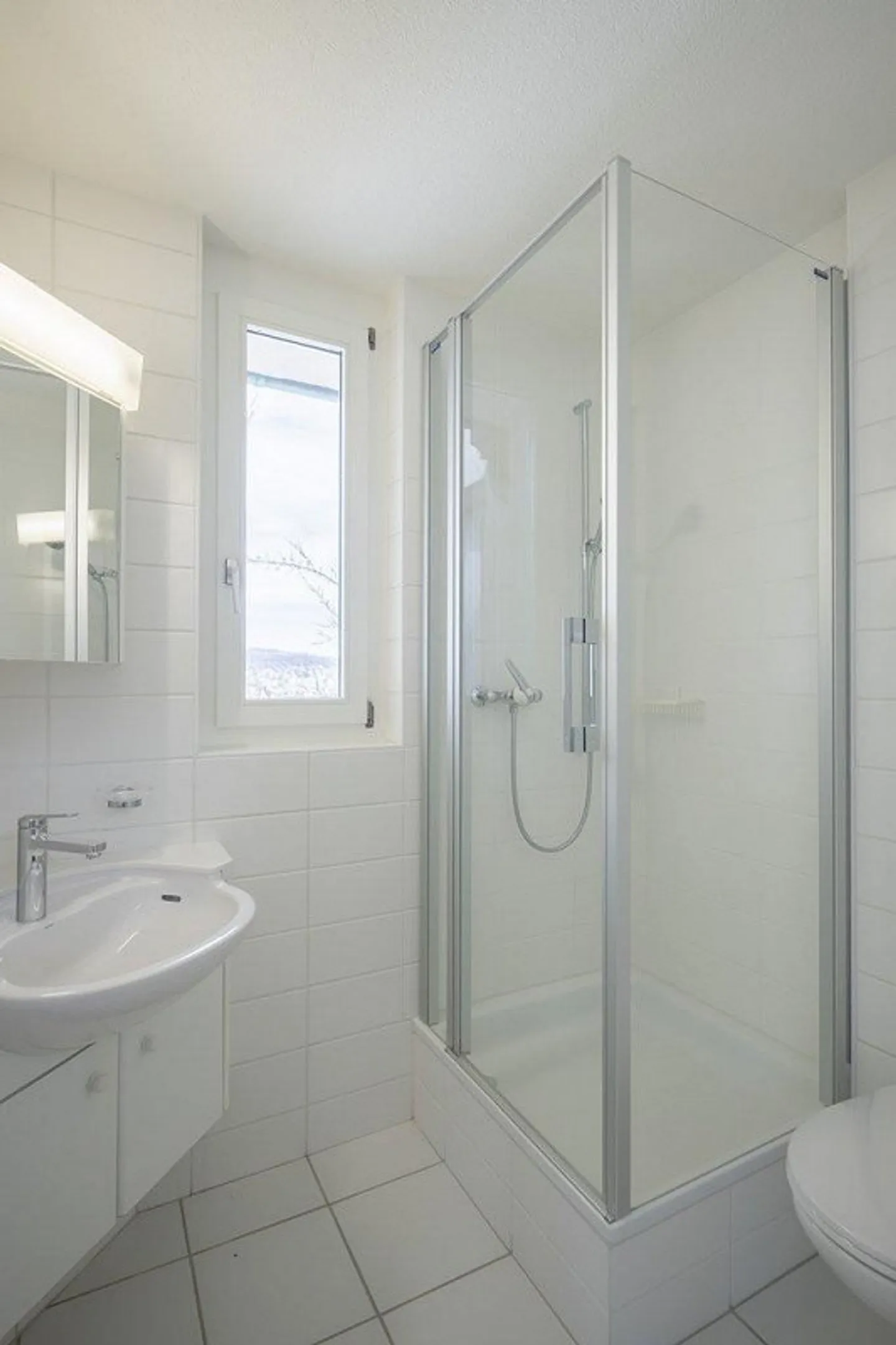 Living with Zurich Lake Panorama - Renovated Single-Family House in Kilchberg - Photo 8 of 12