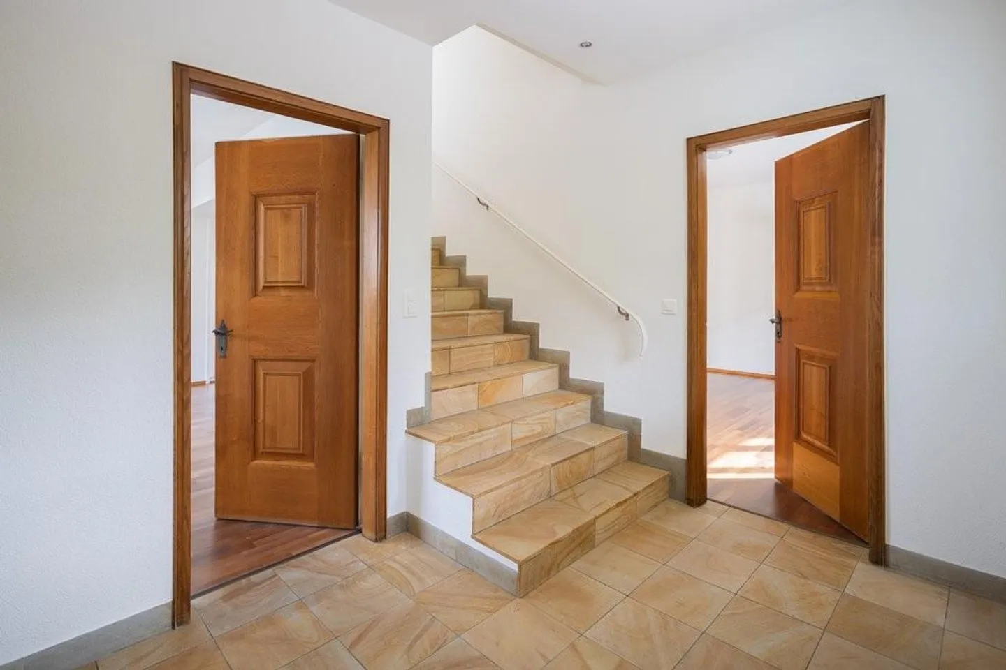 Living with Zurich Lake Panorama - Renovated Single-Family House in Kilchberg - Photo 7 of 12