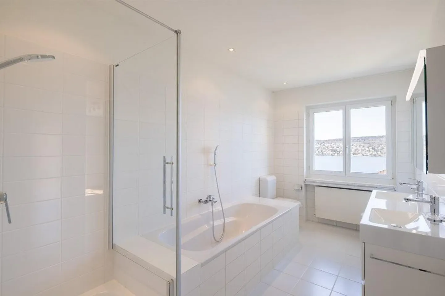 Living with Zurich Lake Panorama - Renovated Single-Family House in Kilchberg - Photo 10 of 12