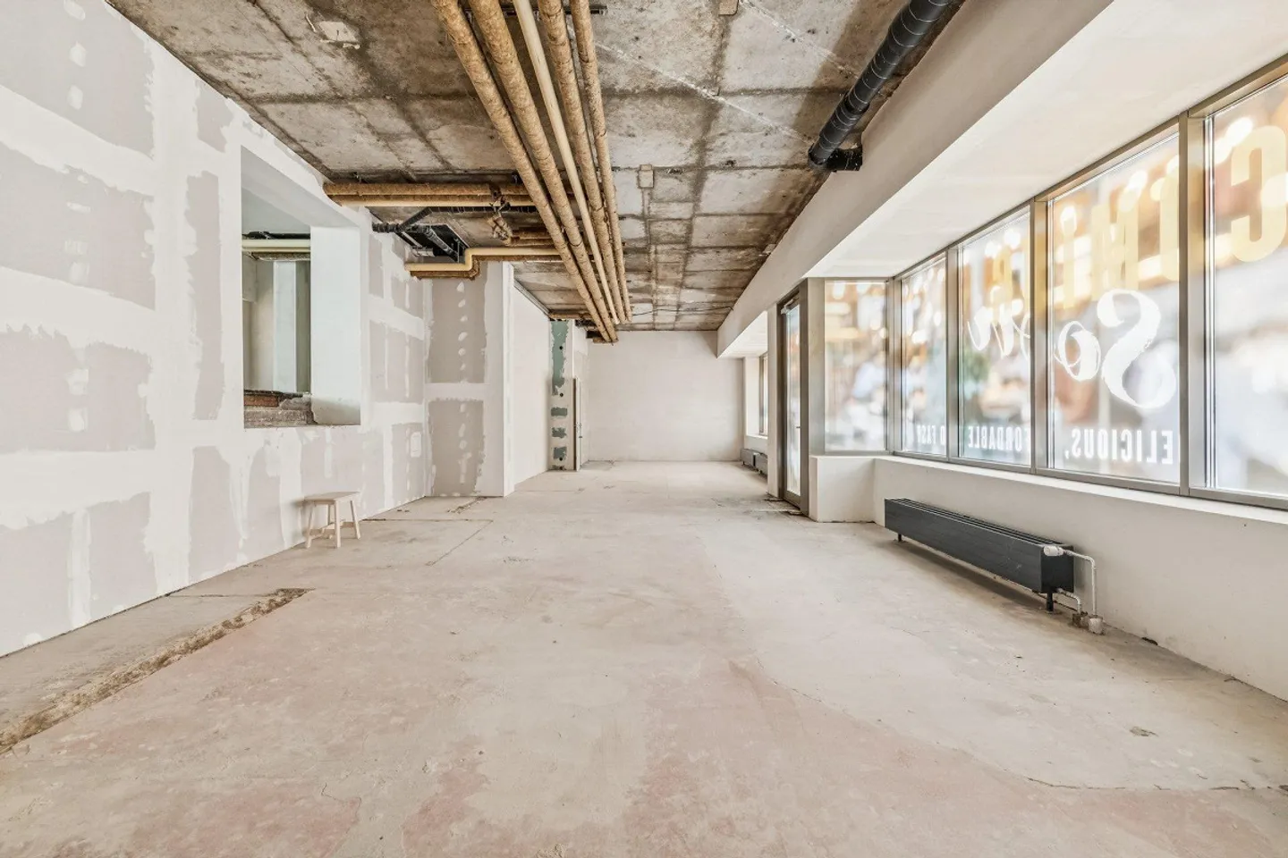 Attractive commercial space in a central location - Photo 2 of 10