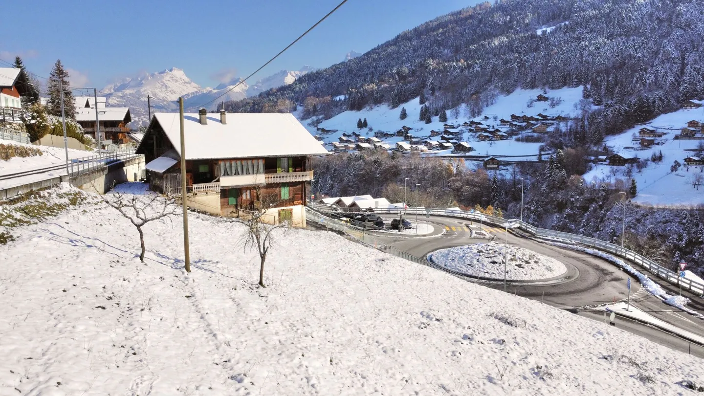 Terrain à forte densité au centre de Troistorrents - Photo 2 sur 2